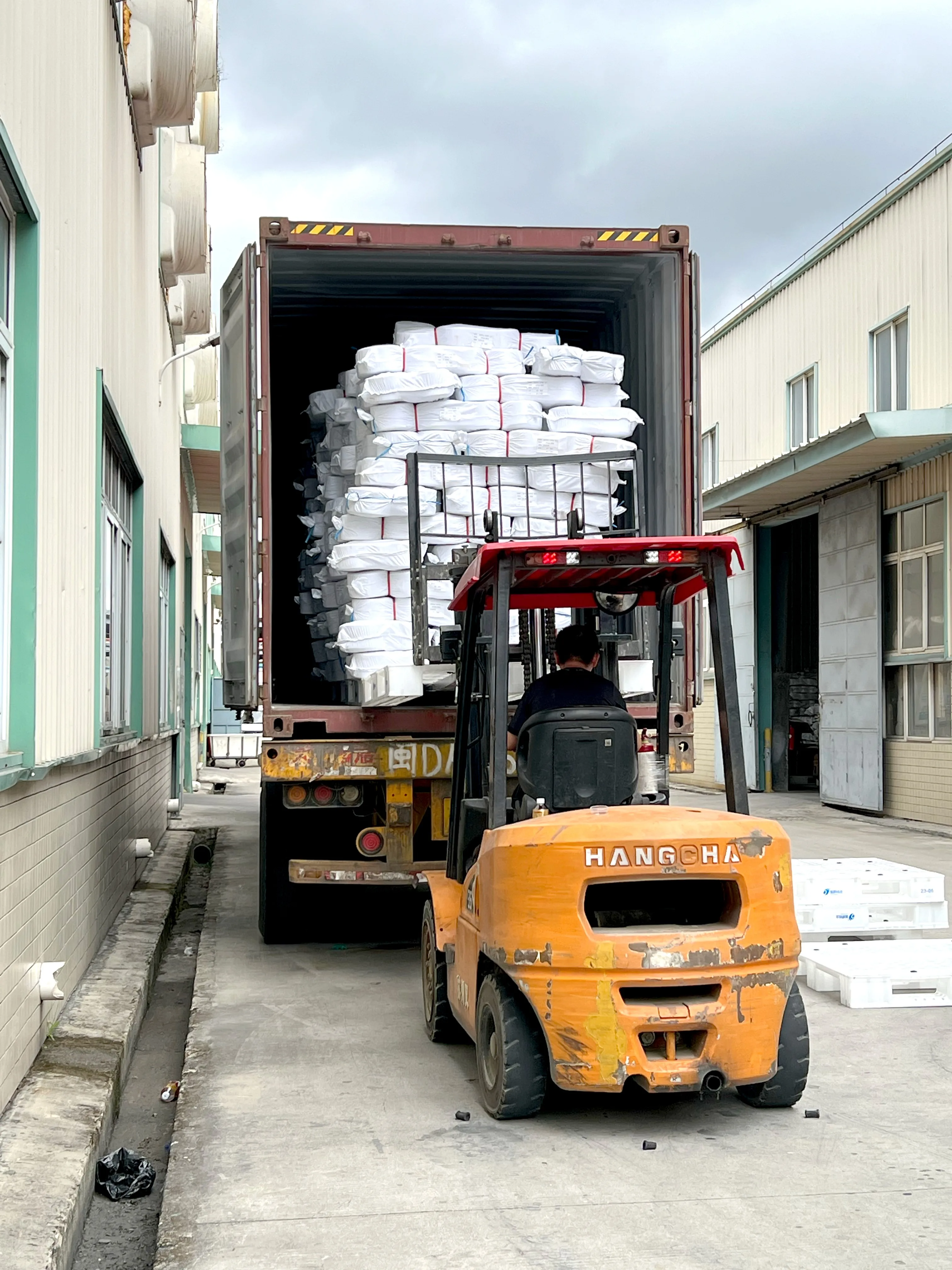 Factory Price Pure Cotton Cone Yarn 30s Soft 100% Cotton Yarn for Socks Machine Knitting