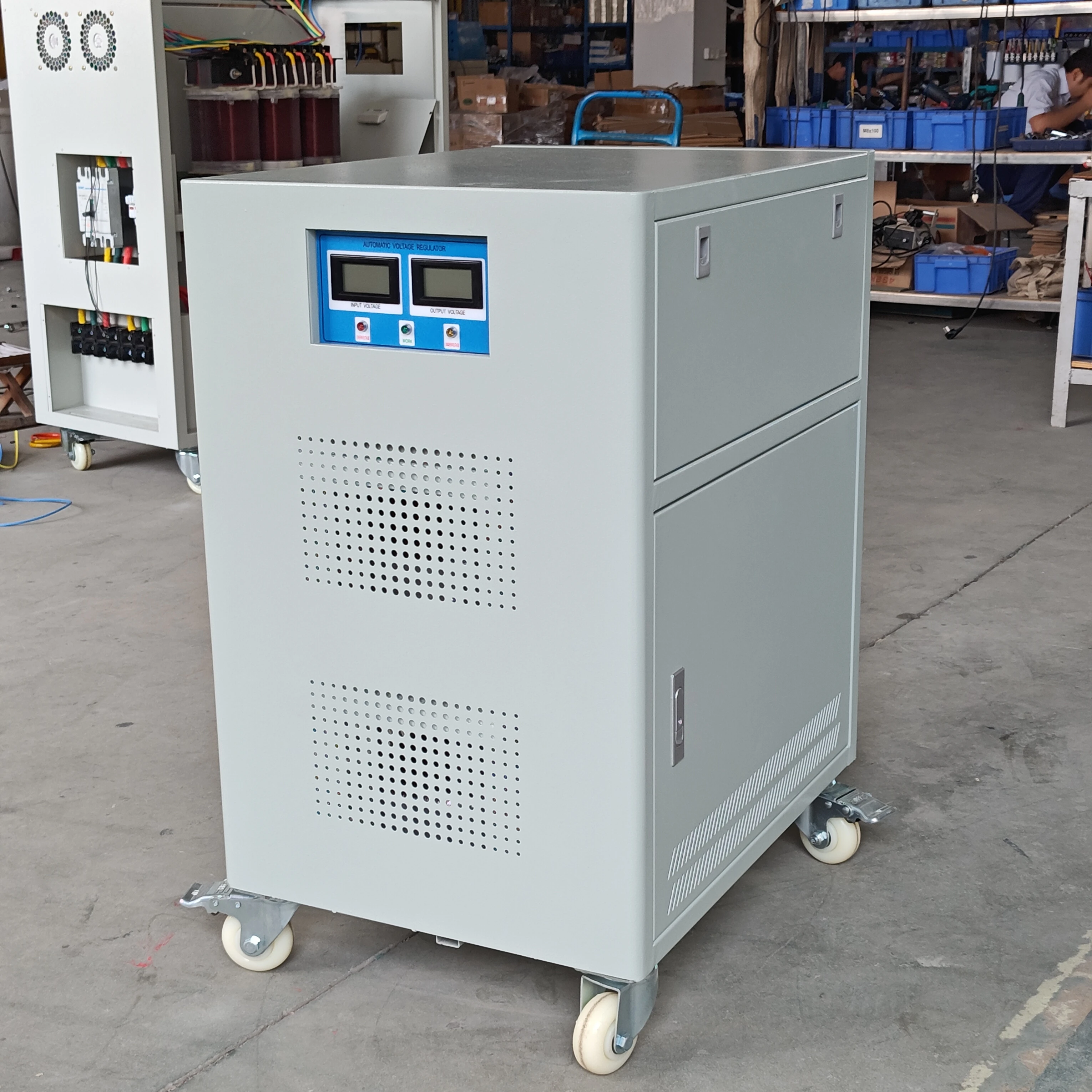 XQ-DBW-12KVA CE Approval Single Phase Svc-12kva Ac 9.6KW 220V Automatic Voltage Regulator Stabilizer