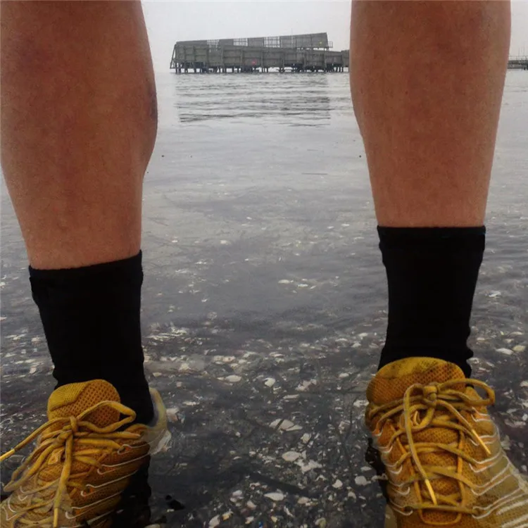 Breathable outdoor hiking cycling socks keep warm men and women 100% waterproof sports socks
