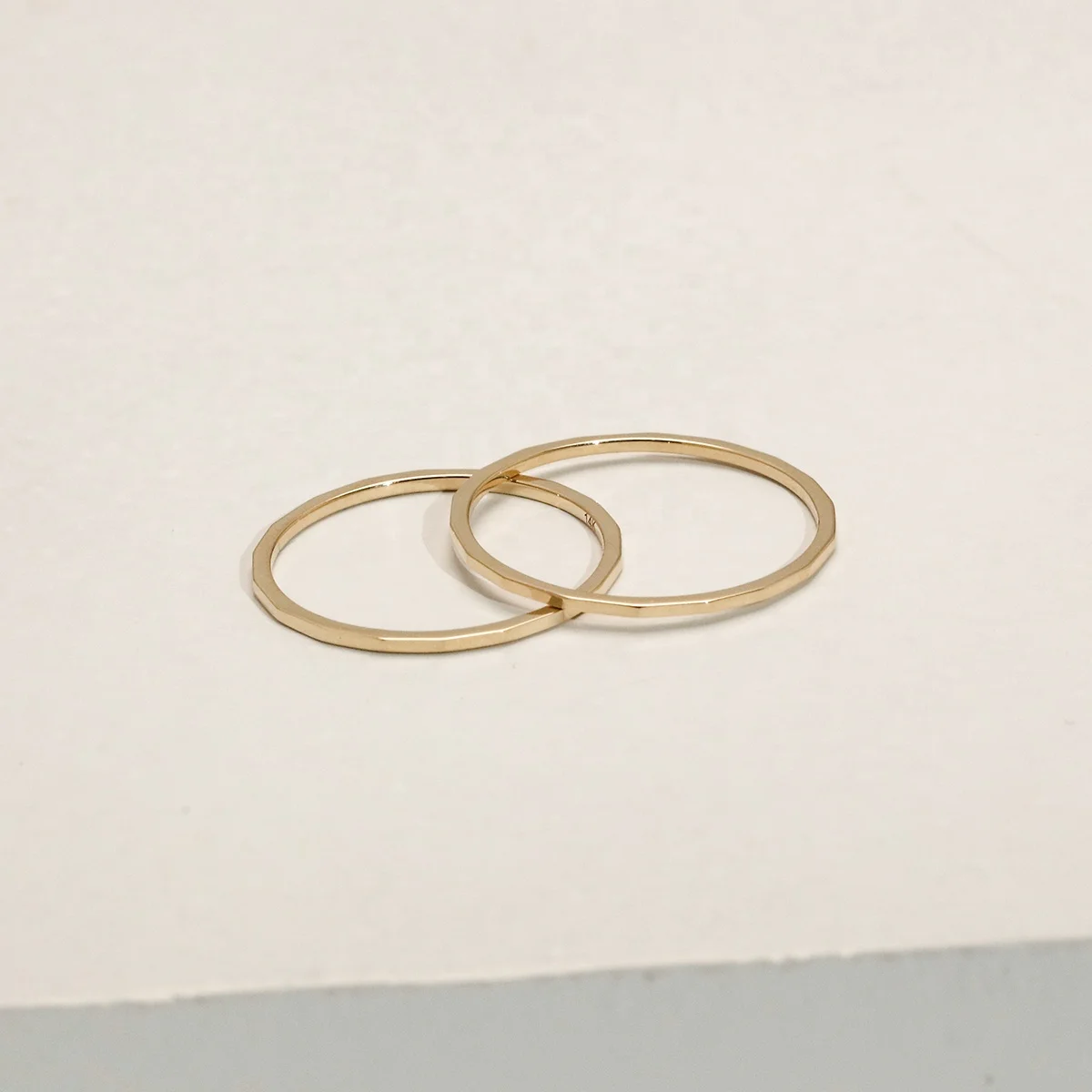 Custom Minimalist 9K 14K Solid Yellow Gold 1mm Thin Stackable Dainty Jewelry Skinny Multi Faceted Plain Men Women Band Ring