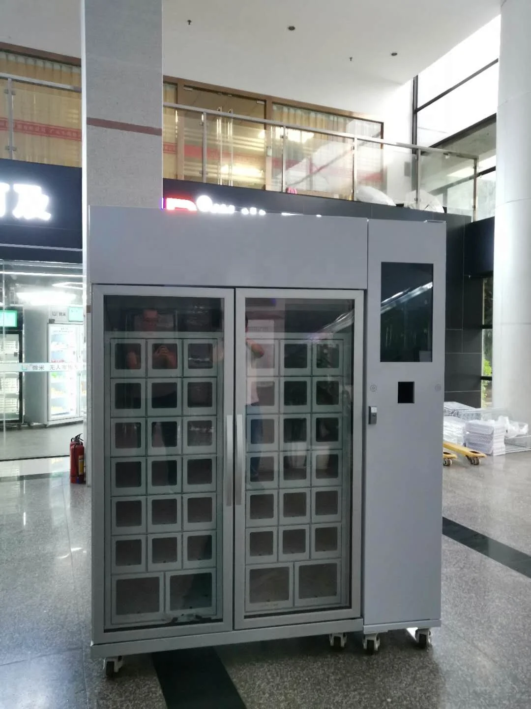 Охлаждающий торговый автомат для продажи умный с регулируемой температурой и сенсорным экраном