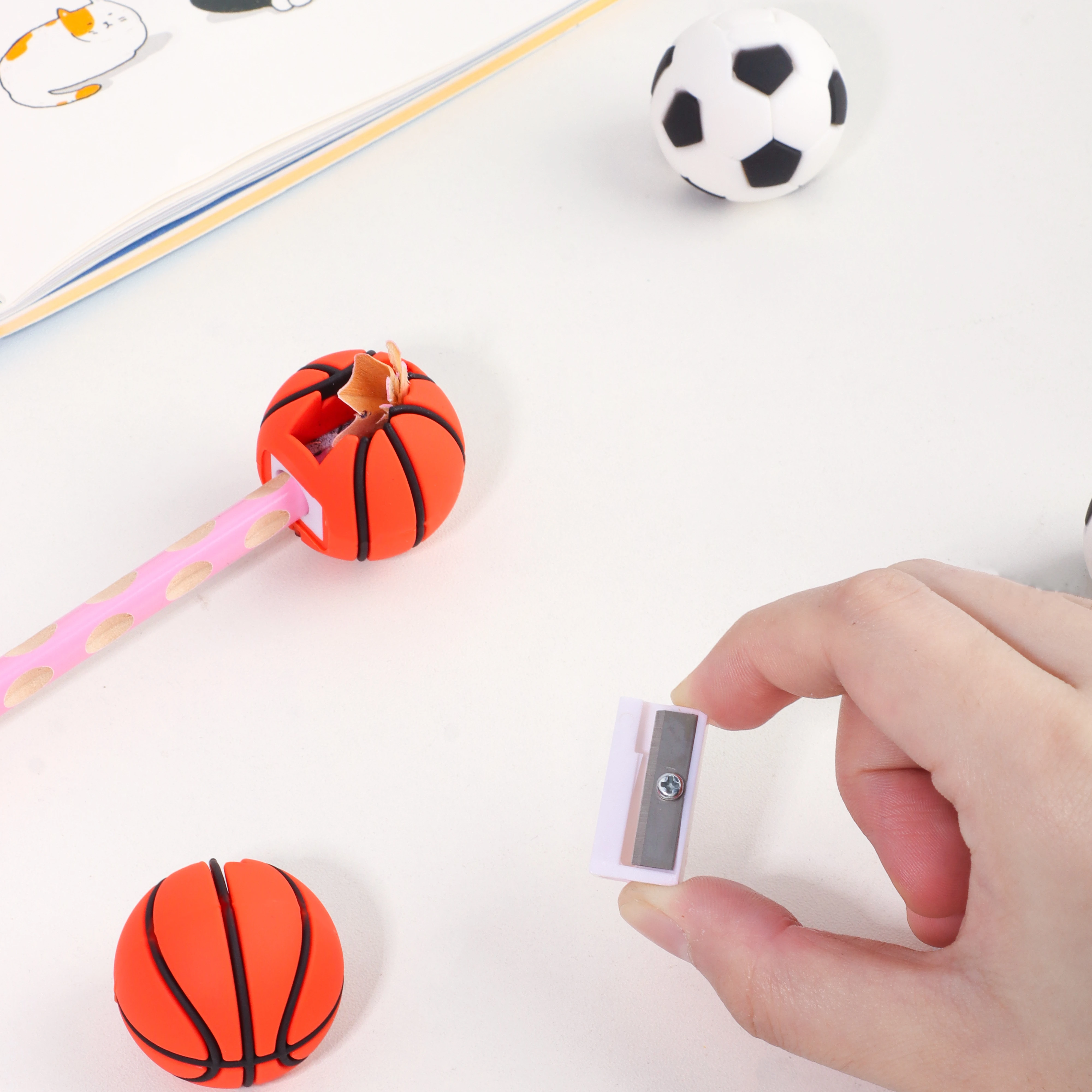 Точилка для карандашей баскетбола и футбола