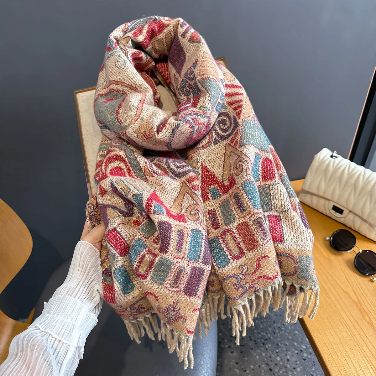Wholesale Ladies Paisley Jacquard Pashmina Decoration Shawls Winter Woolen Feeling Warm Cashew Wraps Blanket Scarf