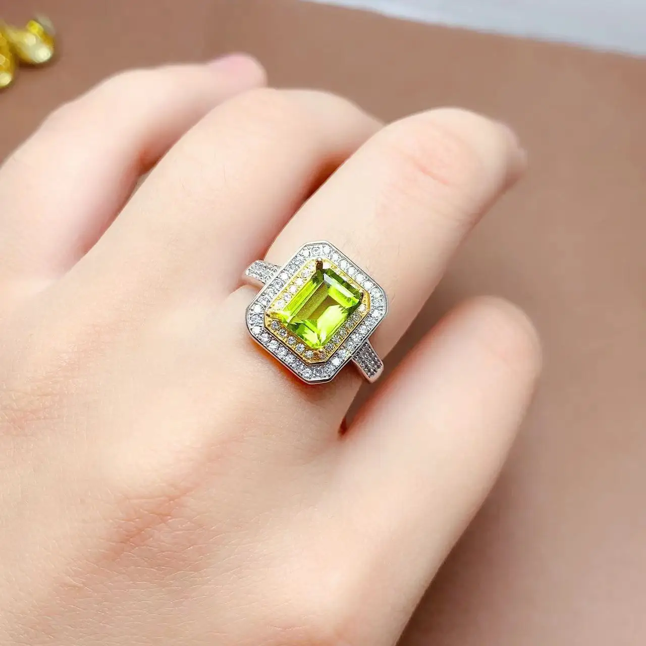 Wholesale Price 4x6mm Natural Peridot Loose Gemstones Faceted Olivine Octagon Cut From Supplier