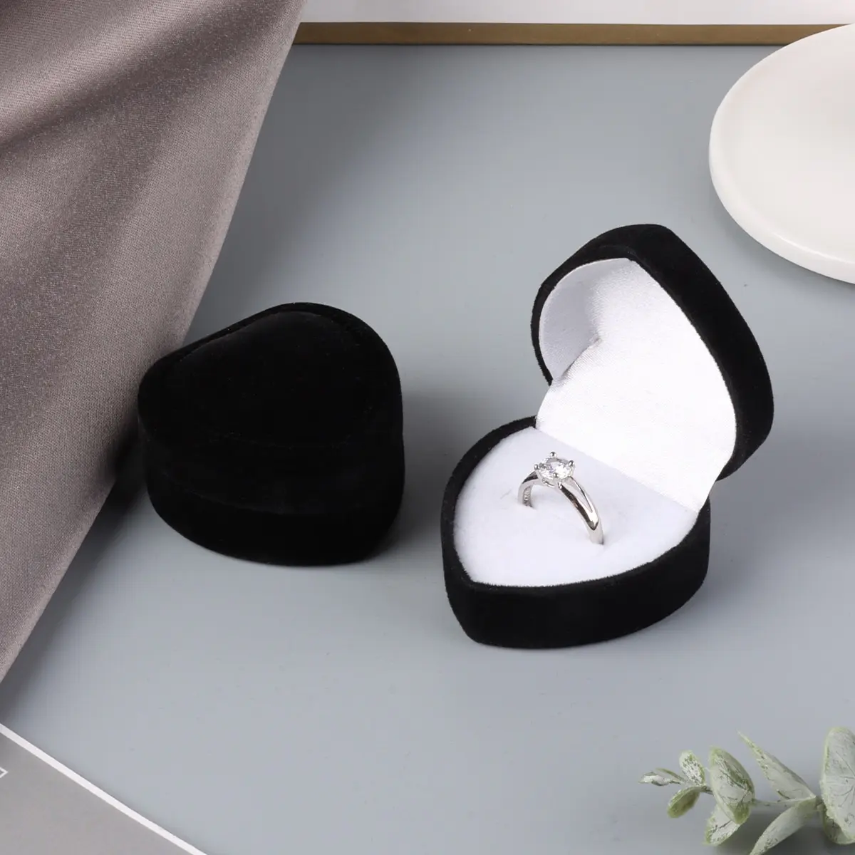 Luxury Valentine Plastic Black Heart Ring Flocking Velvet Jewelry Gift Packaging Box