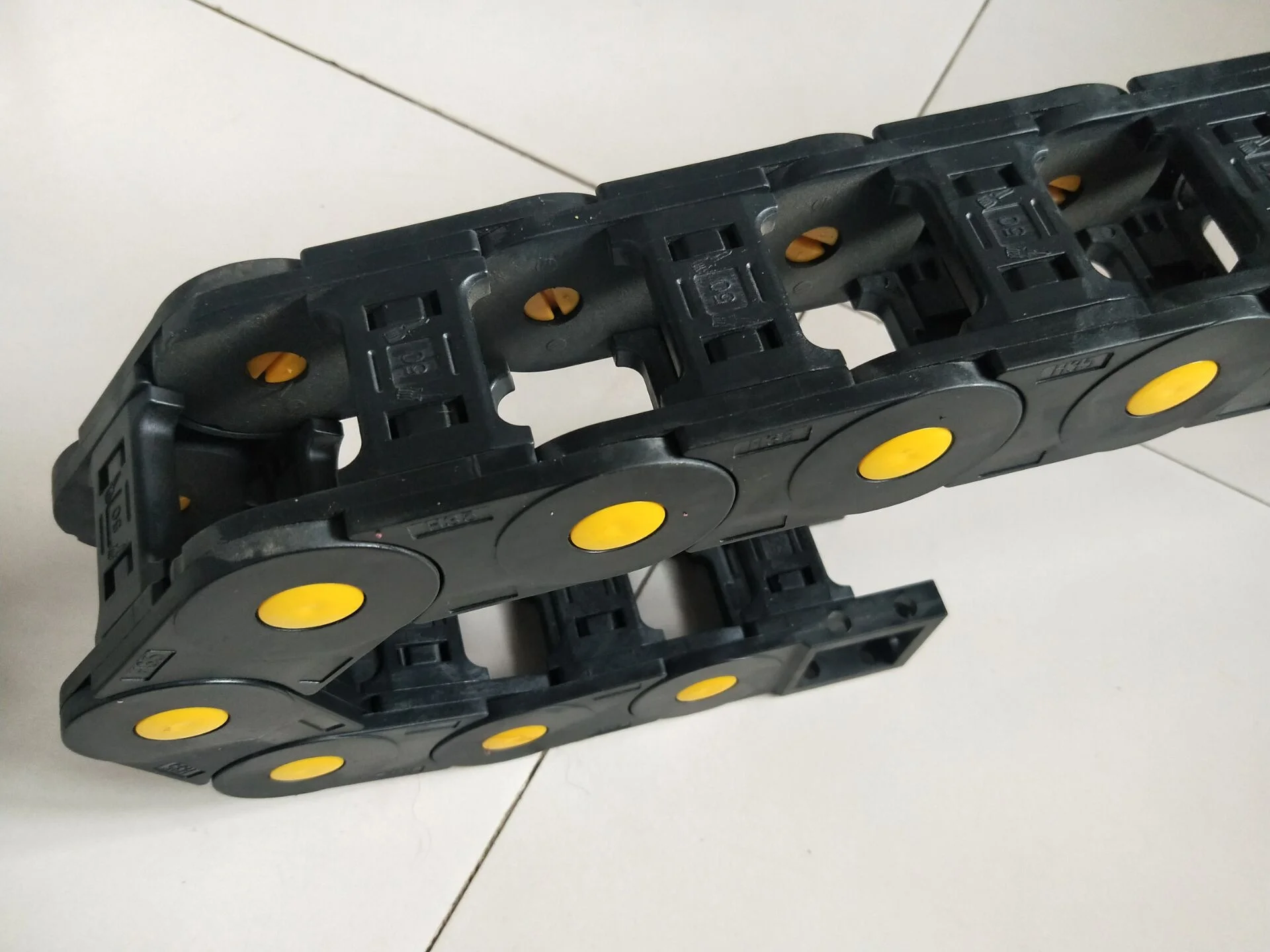 Black & Yellow  Bridge Type Open Type Plastic Drag Chain For CNC Machine