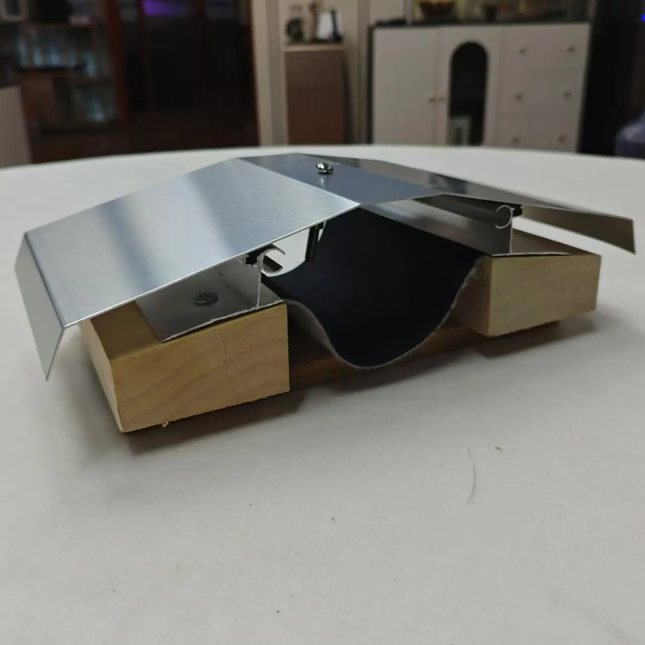 Watertight Extruded Anodised Aluminum Roof Expansion Joint Cover for Building Materials