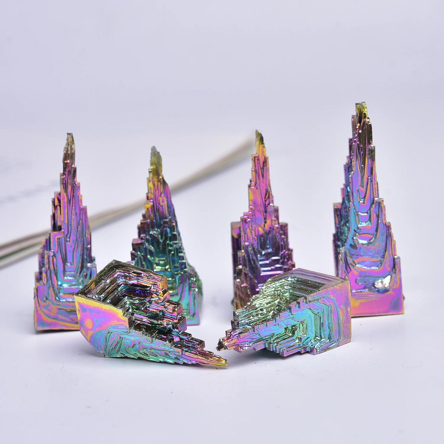 Rock Stones for Decoration Metal Ore Bismuth Crystal Box Natural Acrylic Custom Logo Gemstone Europe SCULPTURE Angel Folk Art