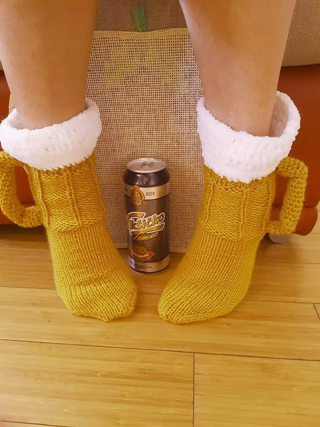 
factory winter cool fluffier beer mug head knitted socks with 3d handle 