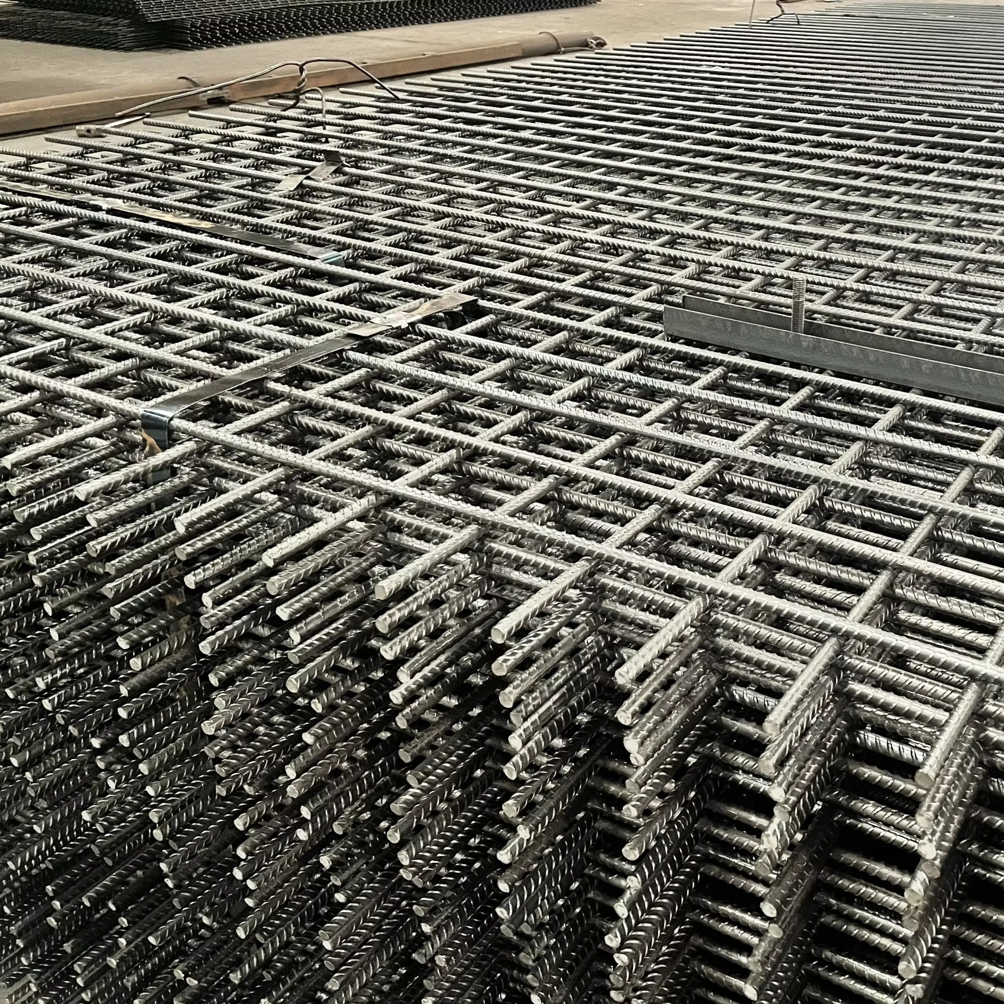 Сварная сетка из двунаправленной армированной стали для инфраструктуры