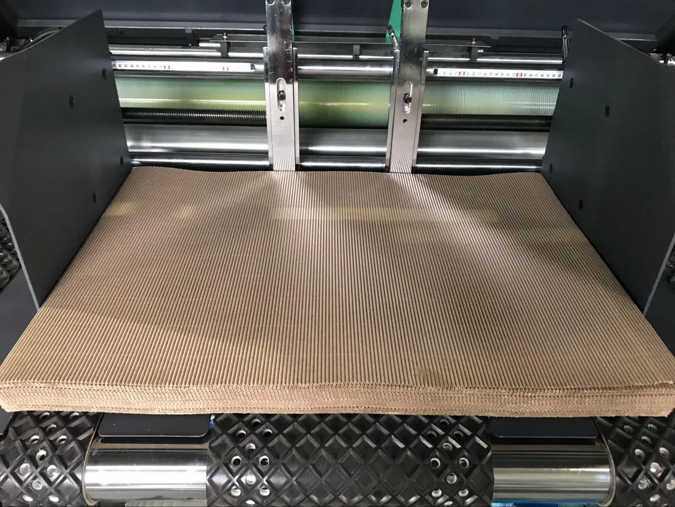 [JT-YB1300B]CE Certificated Corrugated Carton Paperboard Semi Automatic Flute Laminating Machine Paper Lamination machine