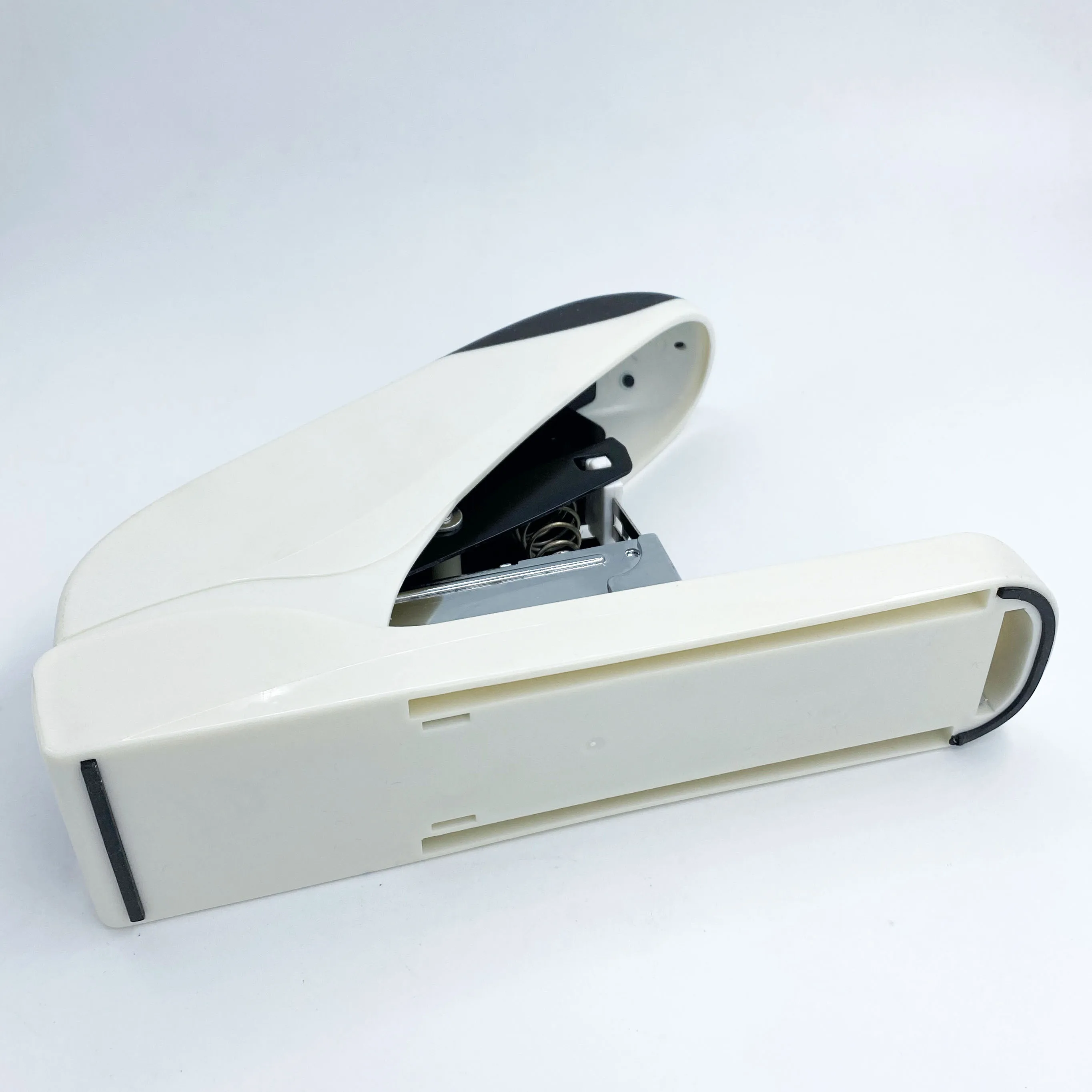 Factory direct sale High Quality Large Sized Desktop Paper Stapler Manual Heavy Duty Metal Office Basic Stapler