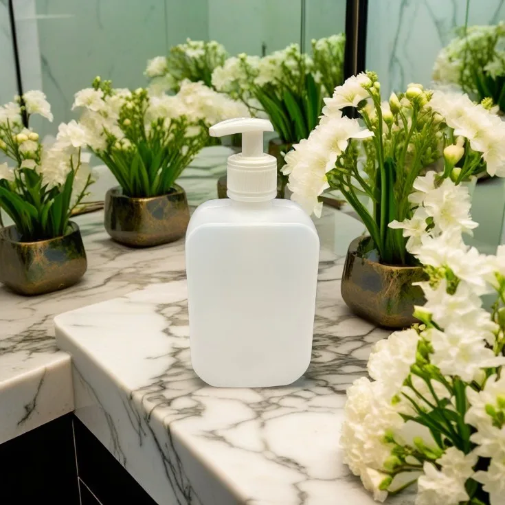 High Quality 500ml Flat Square PE Bottle With Pump Incredibly Soft And Smooth Plastic Bottle For Shampoo Lotion & Soap