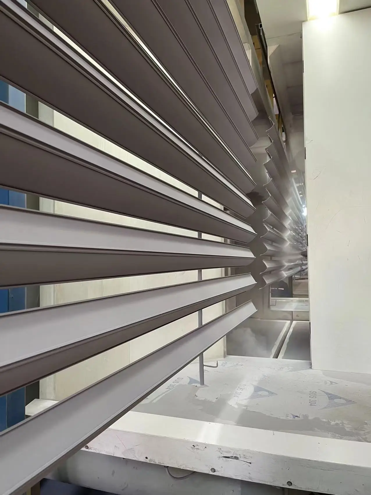 High Quality Heavy Duty Aluminium Curtain Track Hurricane Roller Shutter Manufacturer Sale Window Aluminum Profile