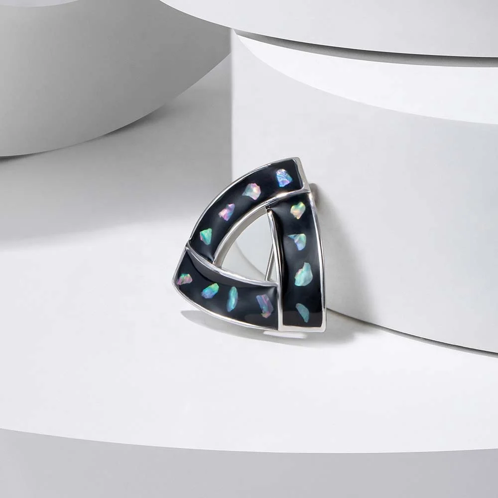 Wholesale Customization Clothes Triangle Elegant Beautiful Shine Metal Lapel Pin Gift