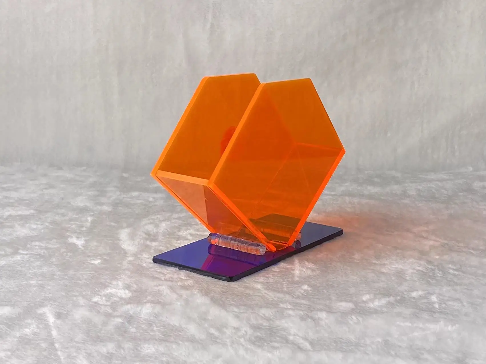 Hot selling European style acrylic and tissue box creative minimalist design color display stand for hotel KTV room