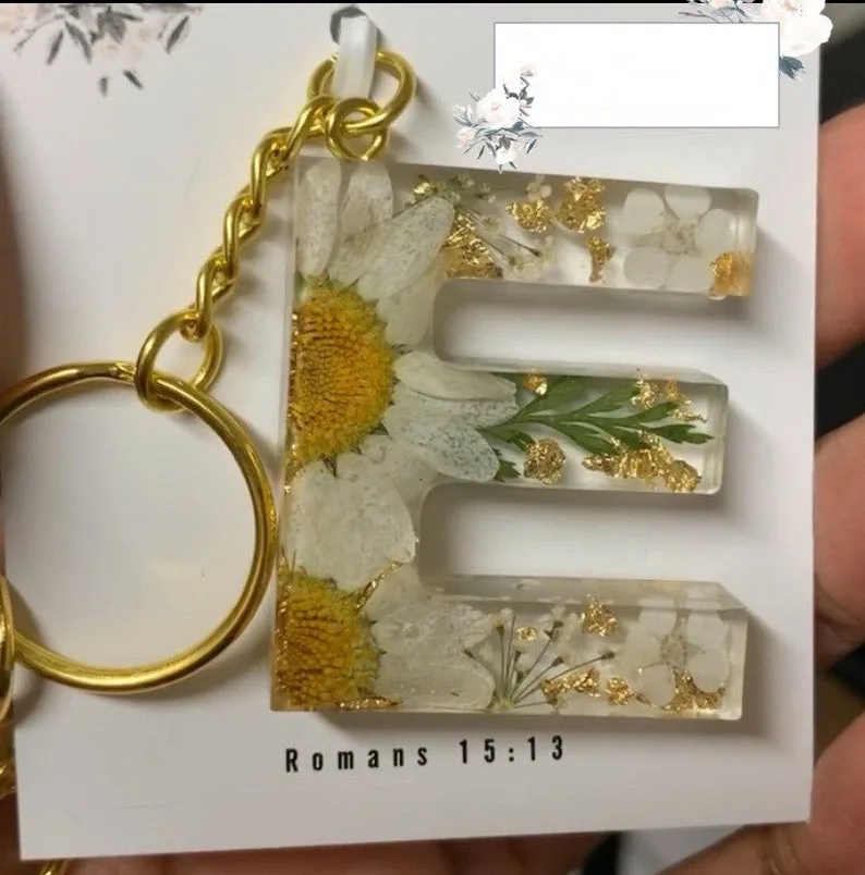 Custom Real Daisy Acrylic Initial Letter Keychain Monogram Resin Dried Flower Keyring Alphabet Jewelry Bag Accessory