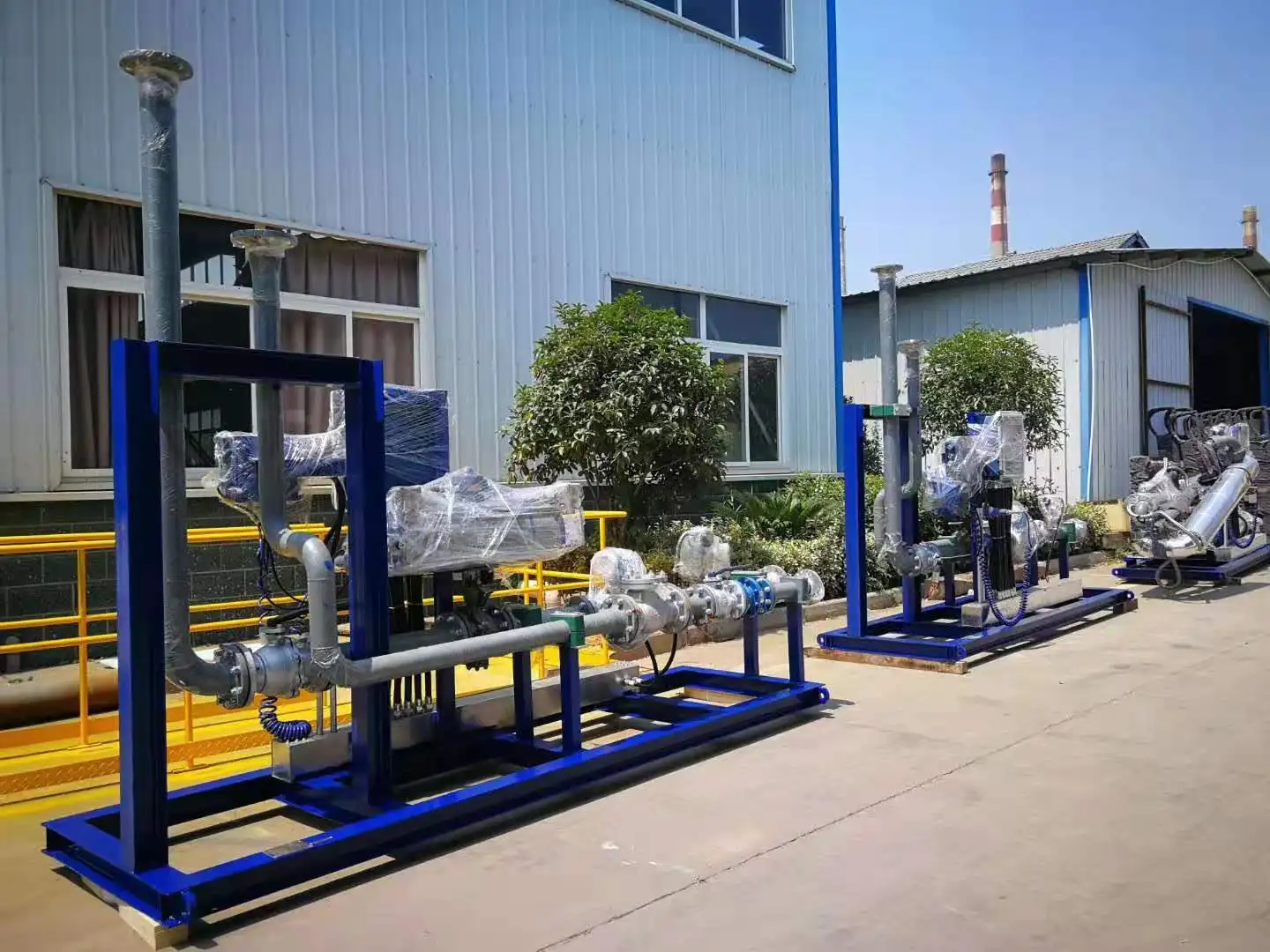Multi-station hydrogenation metering skid mounted filling system with loading arm for loading/unloading chemical liquid