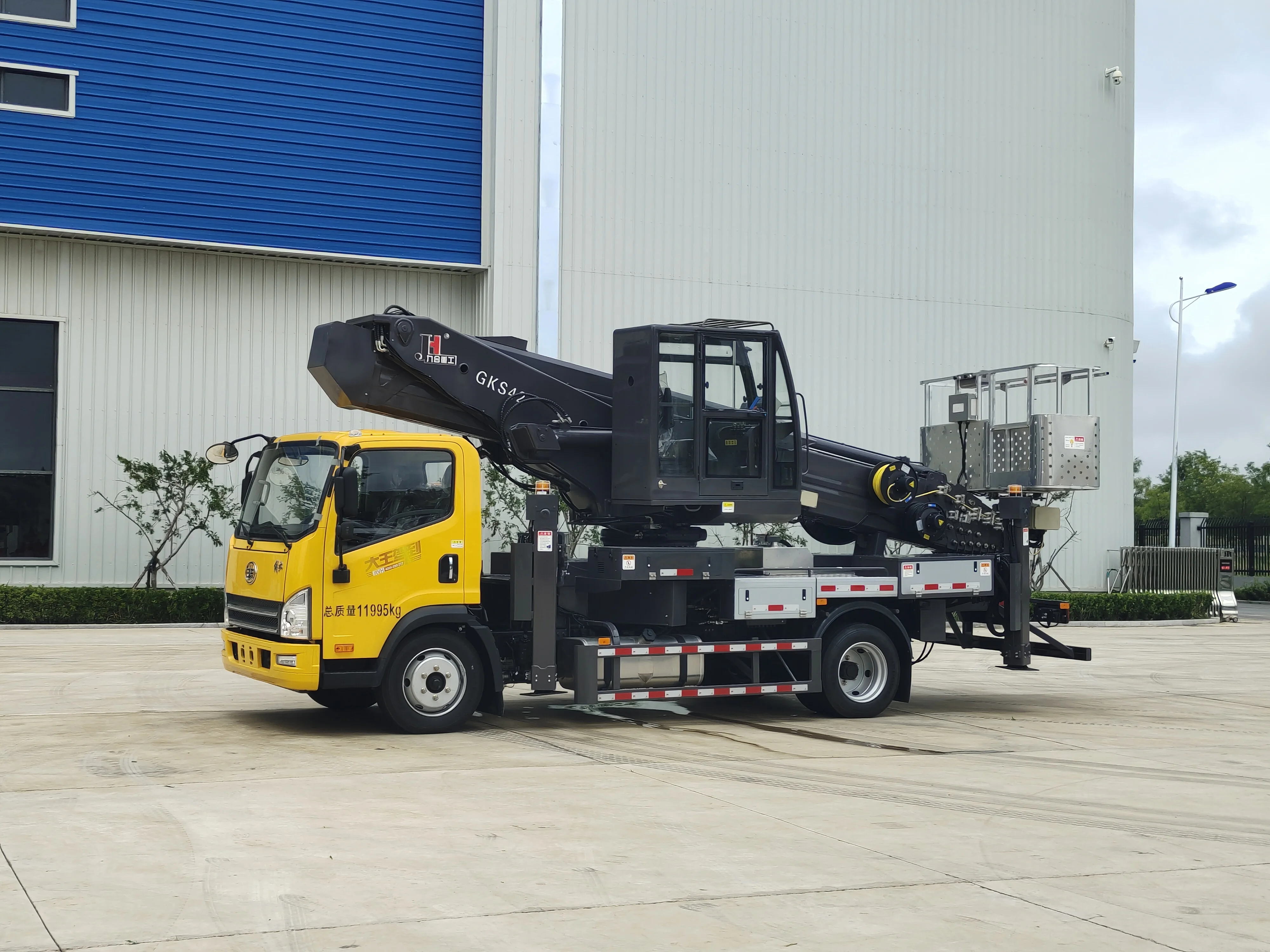 JUHE Group factory 42M Platform Aerial Truck Hydraulic Truck with bucket Aerial Telescopic Access Ladders Bucket Truck Boom Lift