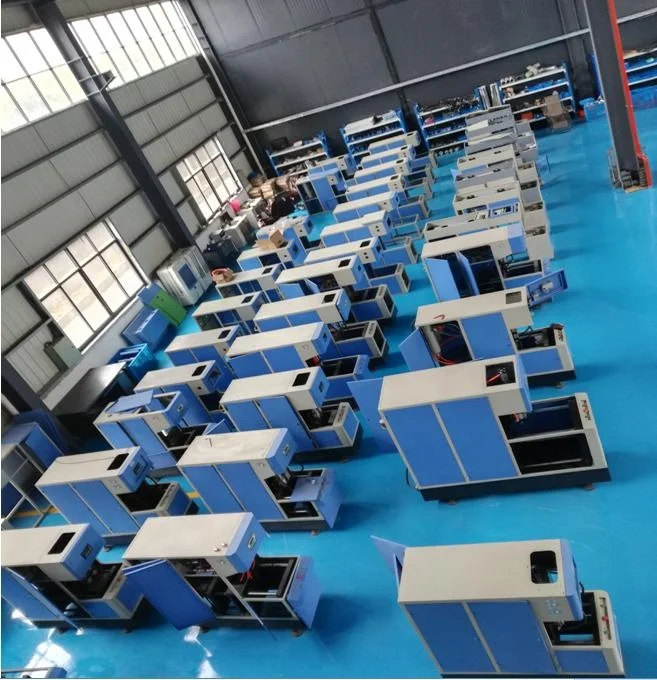 Plastic bottle blow molding machine