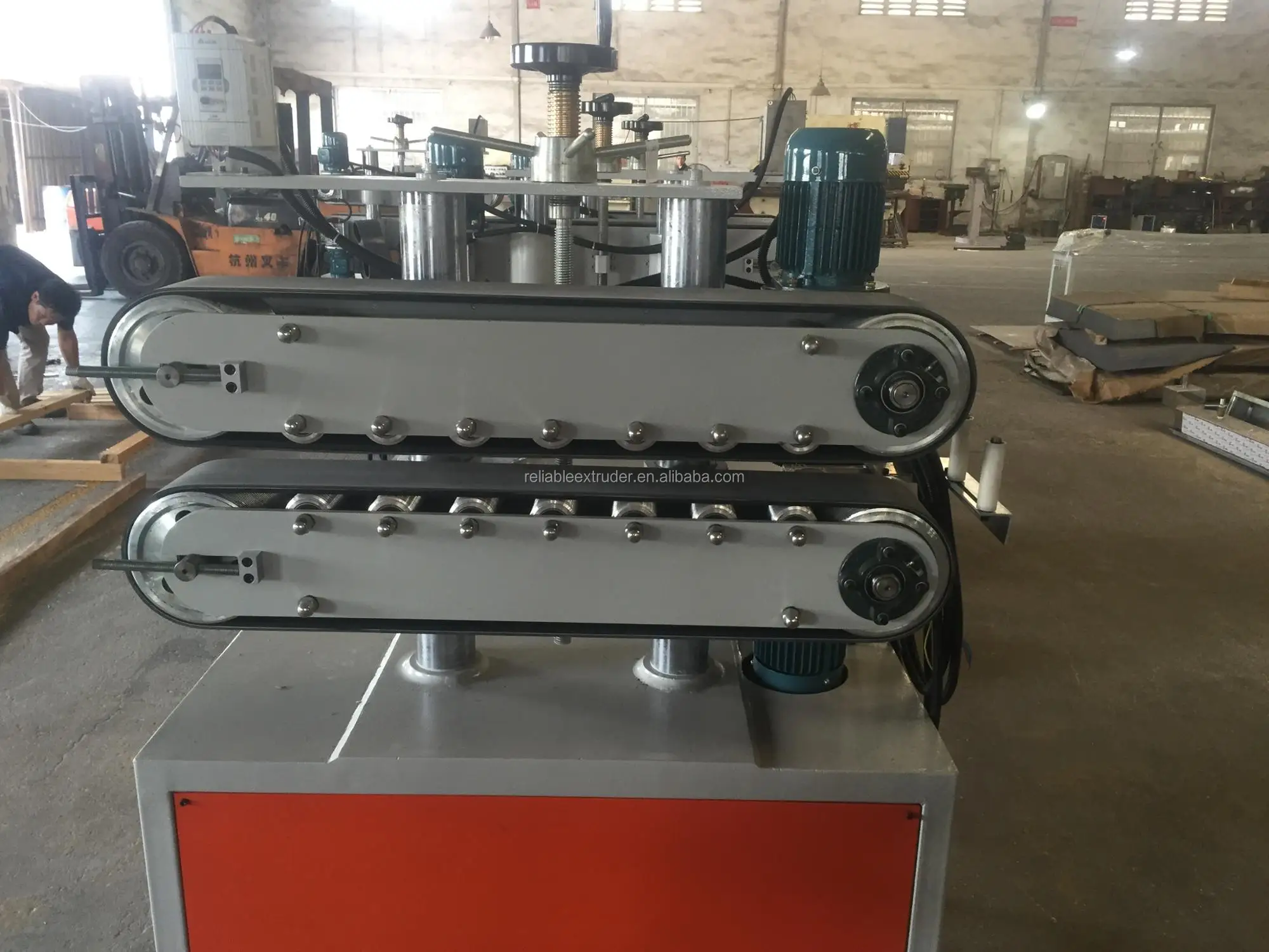 Машина для транспортировки пластиковых профилей