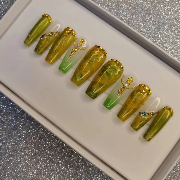 A Wholesale Customize Artificial Fingernails Press on Nails Sets Designer Hand Painted Acrylic Press on Nails Packaging Box