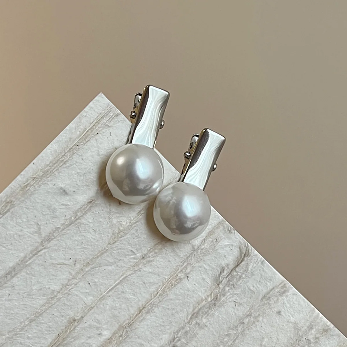 Trendy Wholesale Korean Hair Accessories Girls Hair Clips Sweet Cute Heart Pearl Metallic Silver Hair Clip