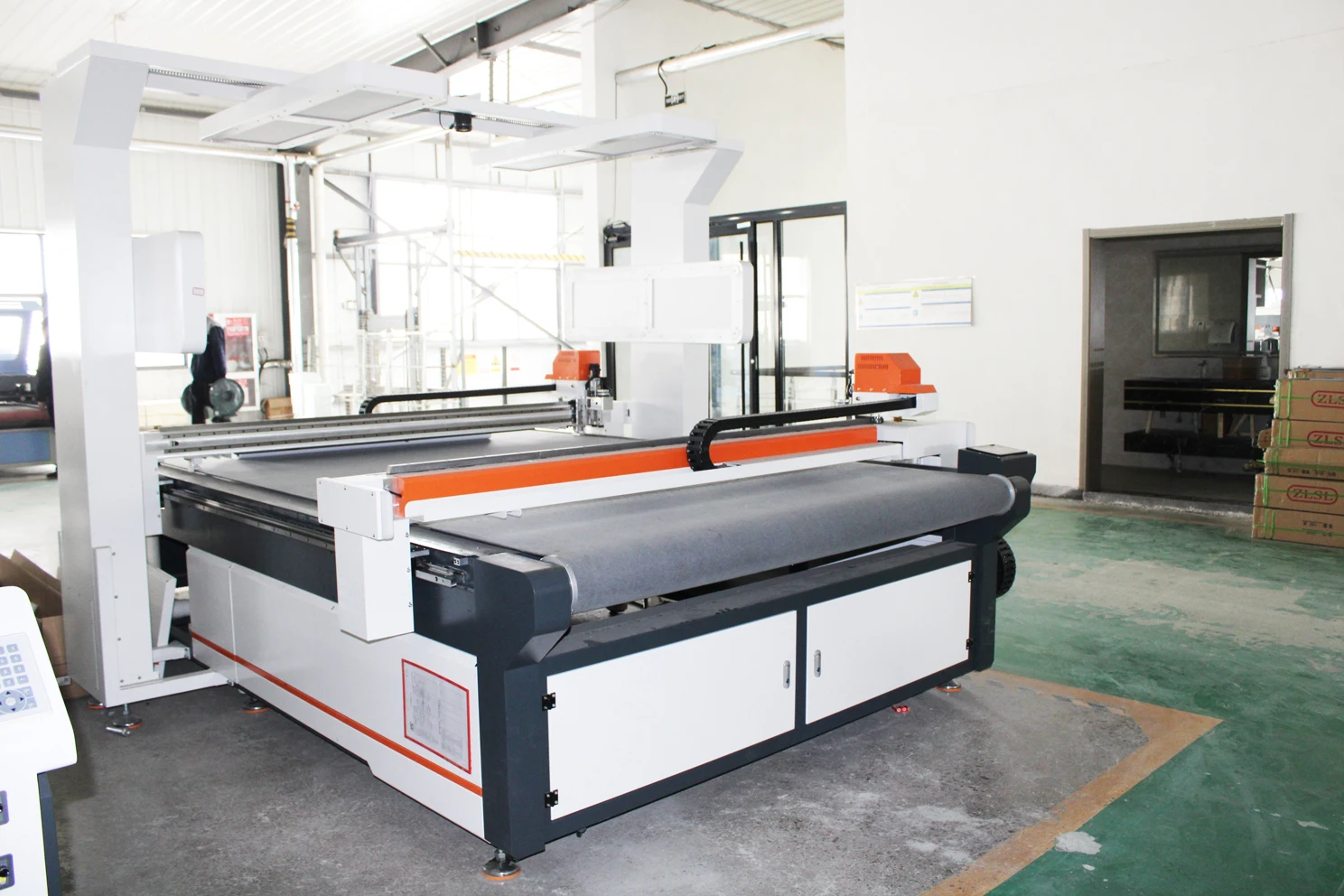 Good working CNC oscillating knife cutting machine  leather cutting machine 1625  for imitation leather cowhide