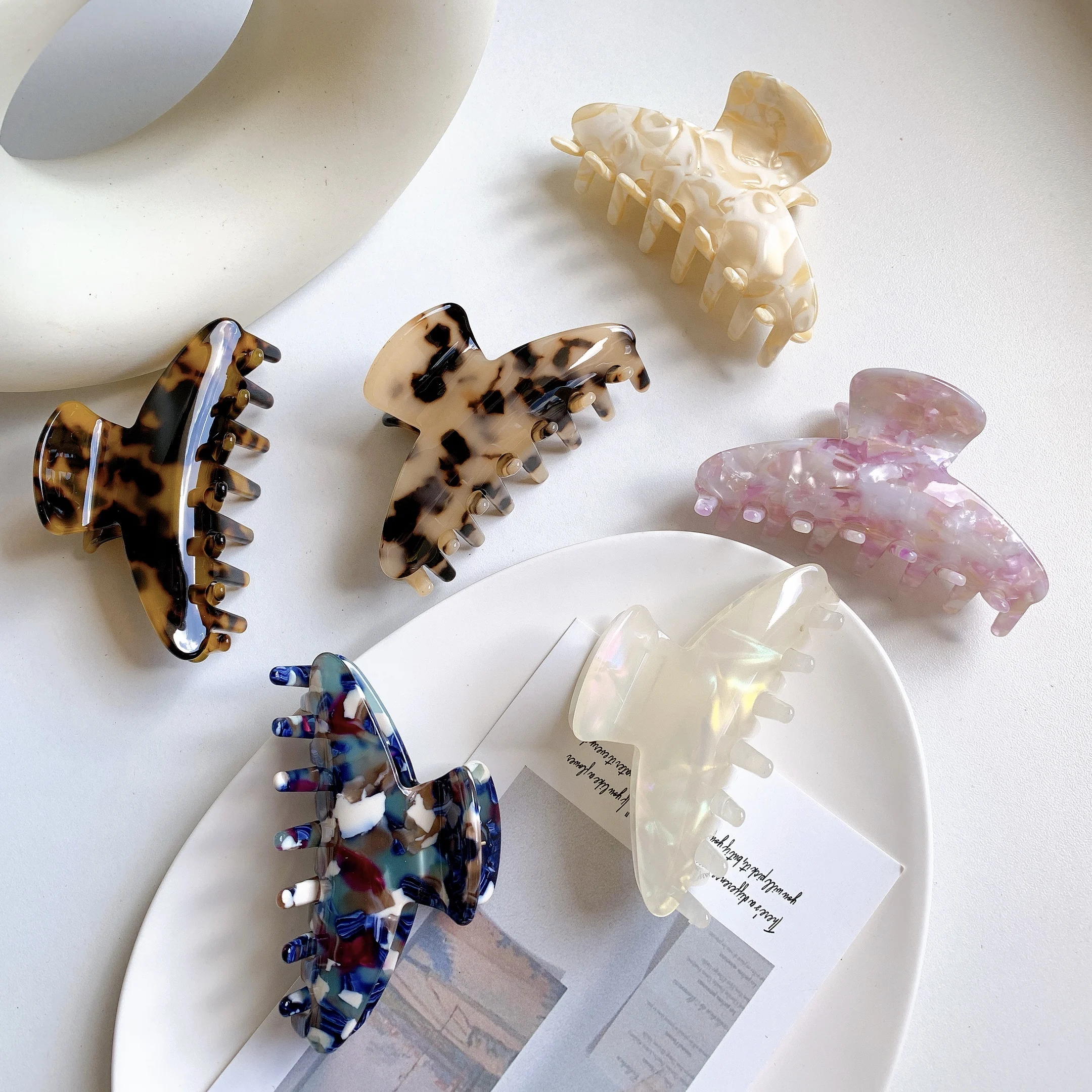 Yucat Wholesale Custom Korean Fashion Hair Clips Accessories Pink Tortoise Shell Acrylic Acetic Acid Hair Claw For Women