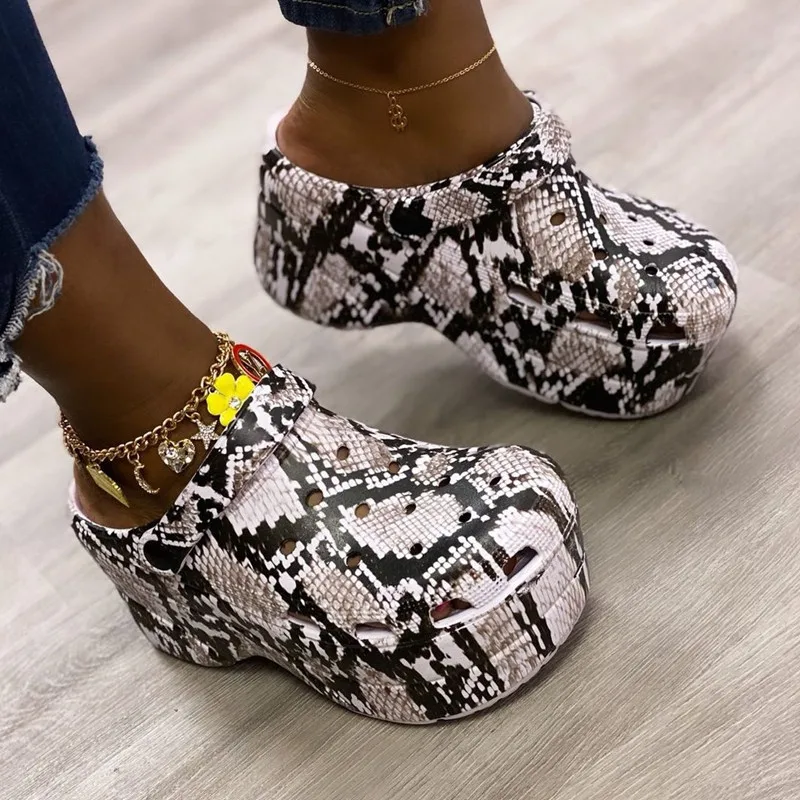 Stylish Quick Drying Lightweight  Funky Feet Wholesale Cheap Price Modern Design Women Clogs