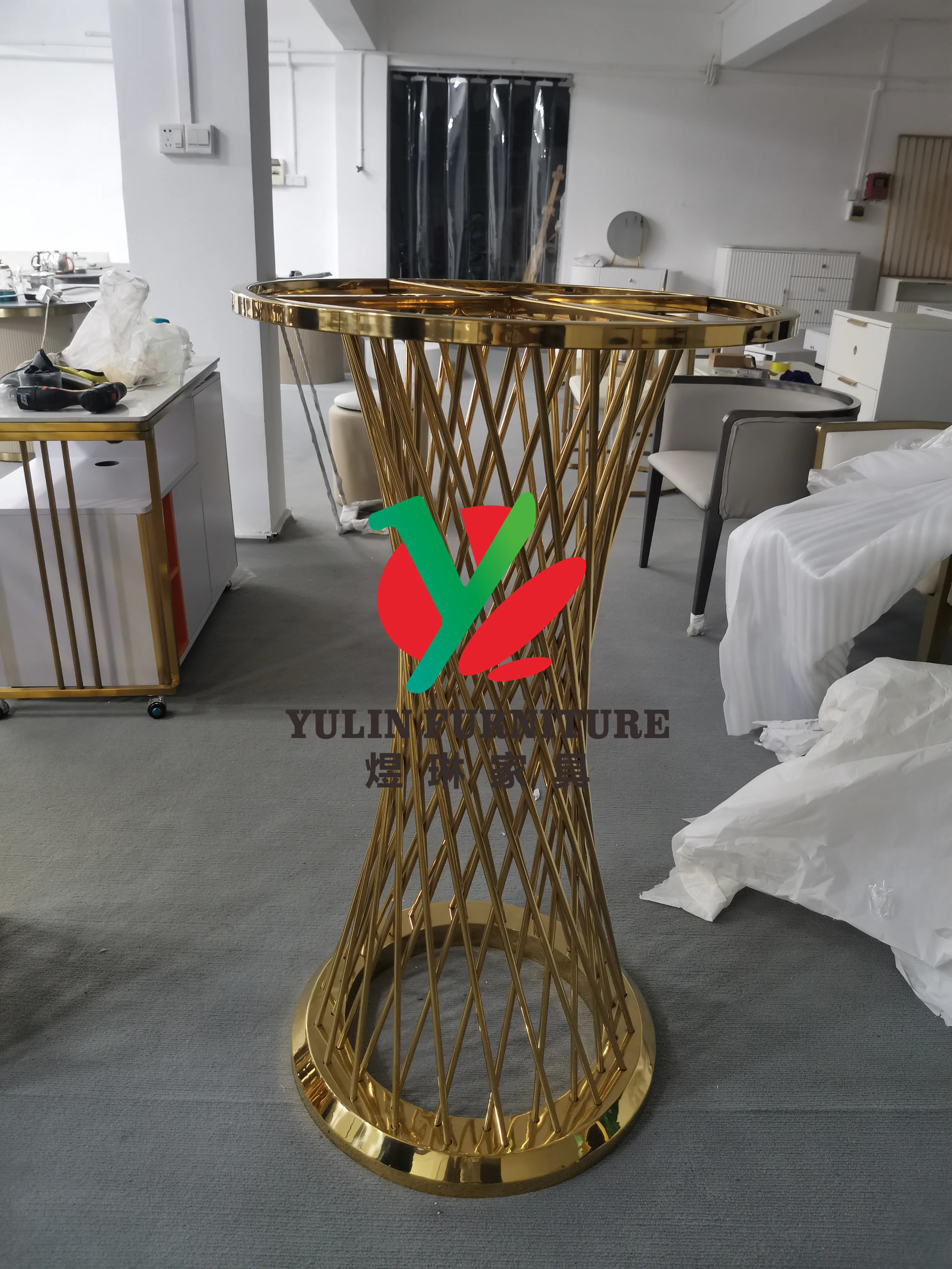 High class shining gold round marble bar night club table