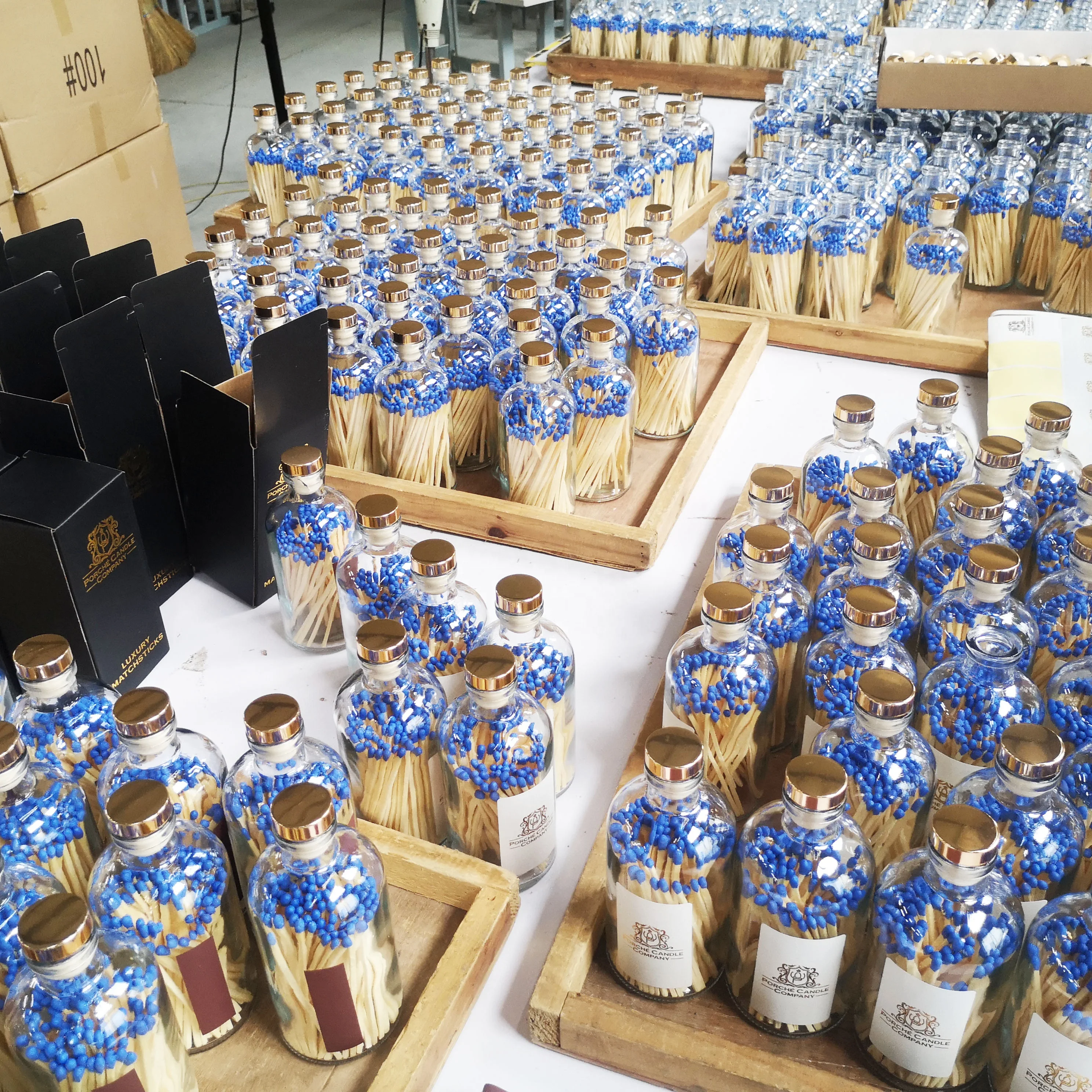 Пользовательские разноцветные бутылки стеклянная банка цветная головка защитные спички черные спички