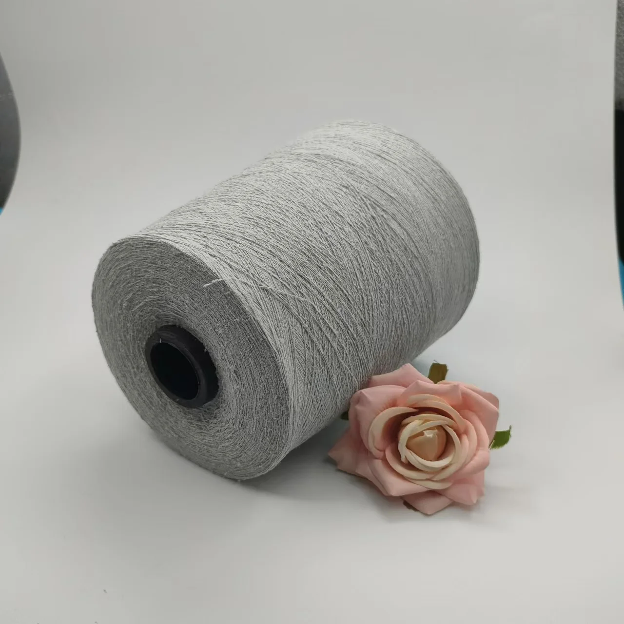 Good air permeability 20S Raw color Cowhide yarn