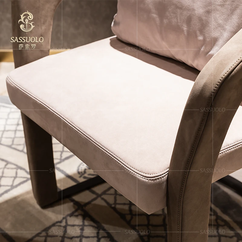 
Sassuolo Modern Leather Armrest Dinning Chairs with Feather Pillow Dining Chair Dining Room Furniture Home Furniture Metal Soft 
