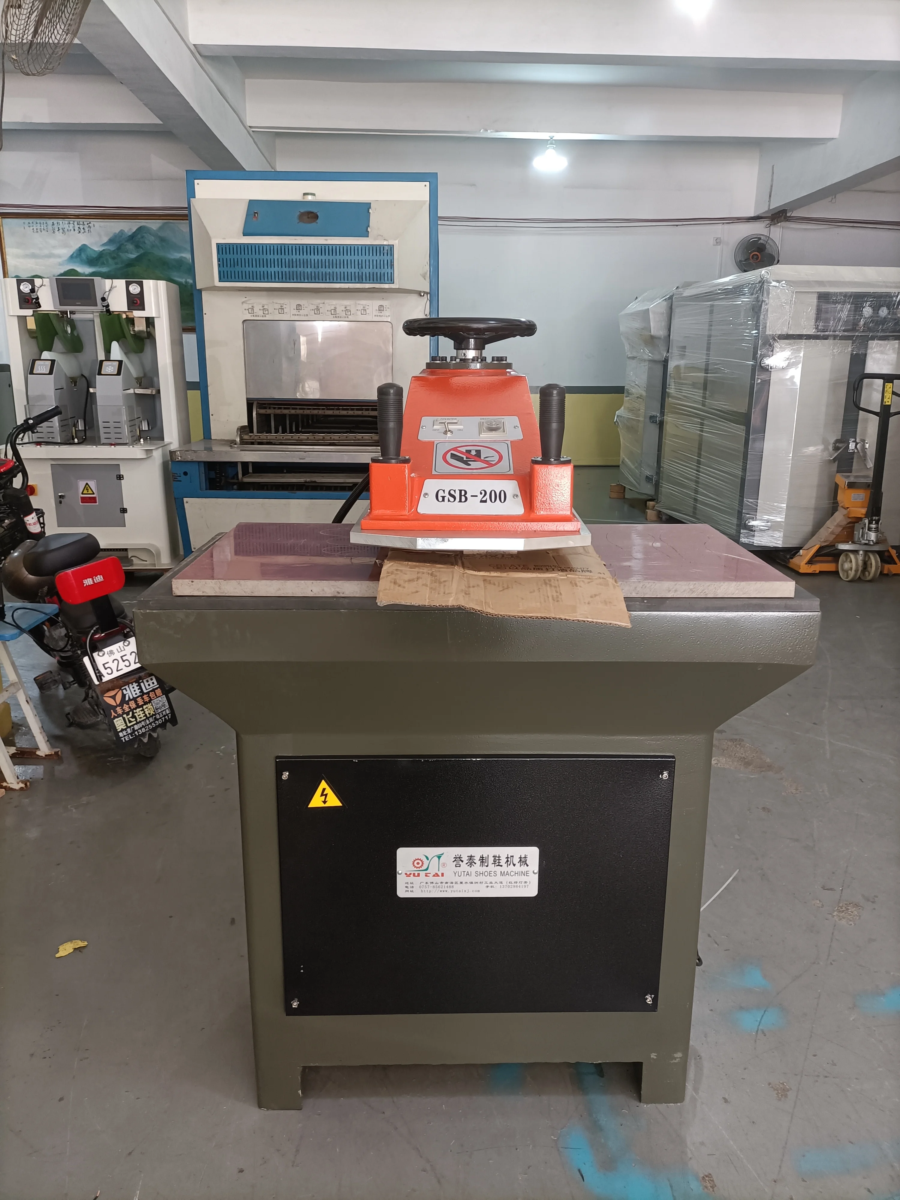 Small beam press machine 16 ton cutting force clicker press machine price in India for sale