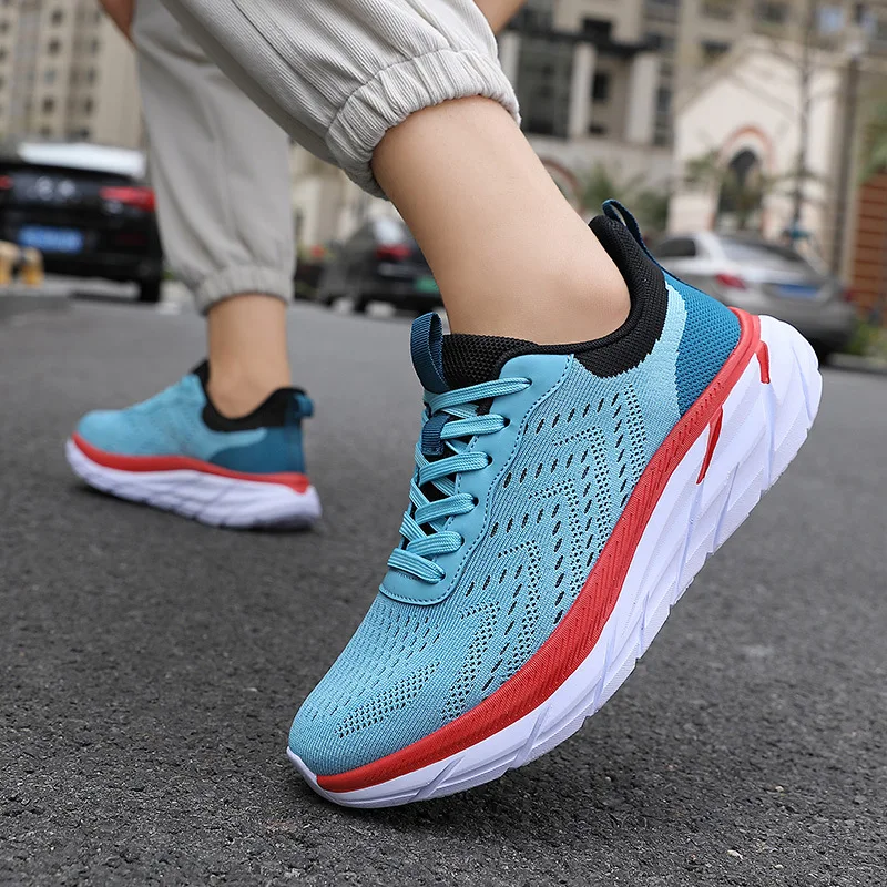 Customized wholesale daily commuter men shoes lightweight  running sneakers mesh laced sport shoes