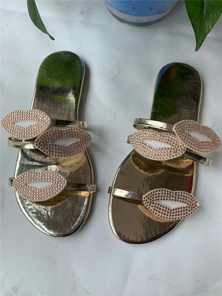 Large Size Flat Sole Sandals Lady Lips Rhinestone Sandals Summer Beach Slippers For Women