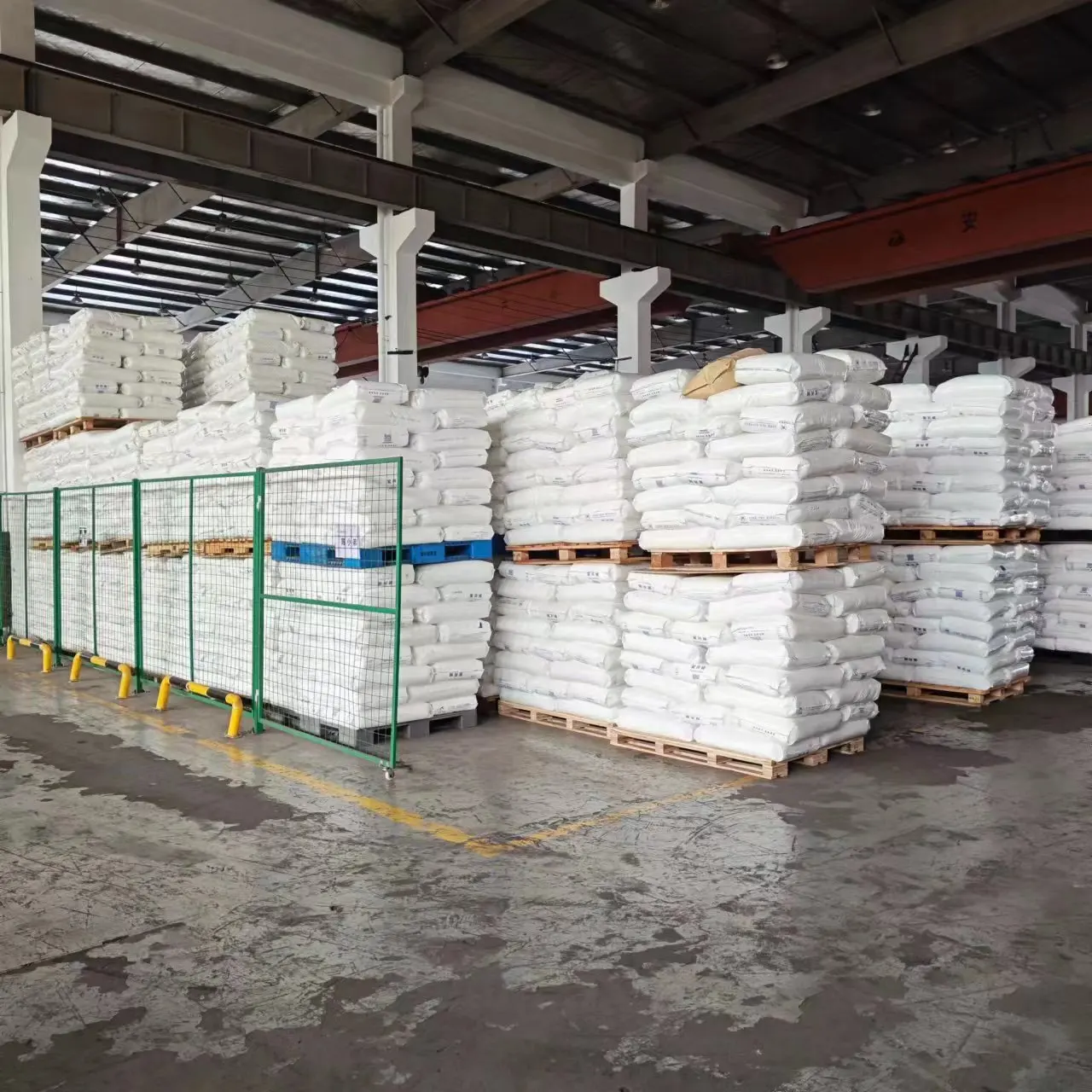 PET 302 Bottle Grade PET Raw Plastic Materials Granules Resin Factory Natural Color Pellets