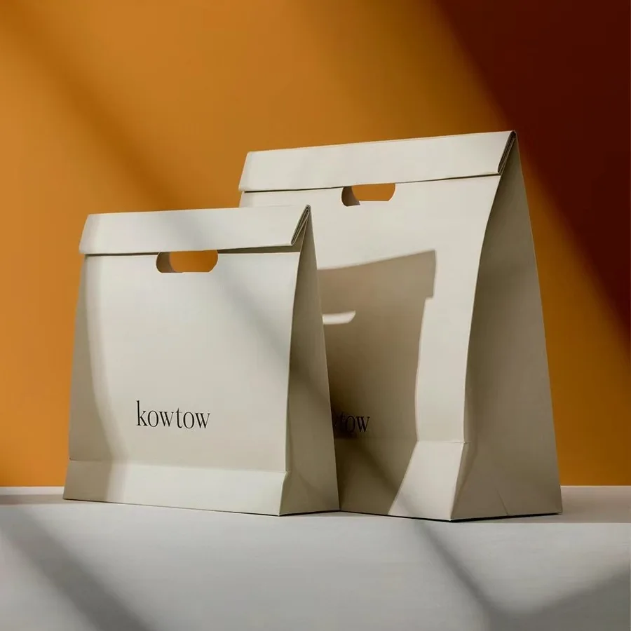 Art Paper Die Cut Kraft Paper Bag Christmas Flap Die Cut Handle Gift Bag Boutique Shopping Paper Bag