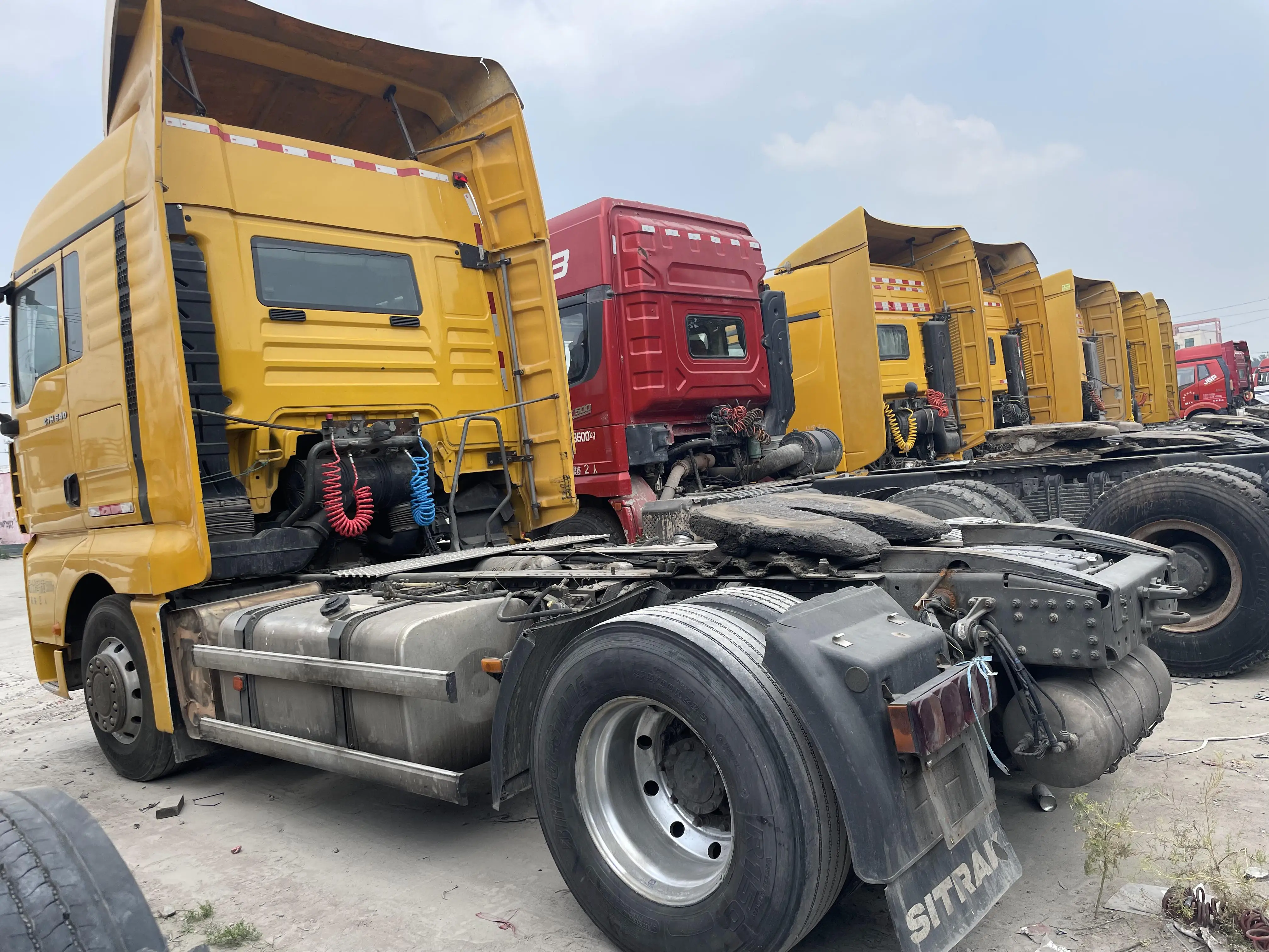 Новый тягач Sinotruck Howo Sitrak C7H A7 Tx Th7 6x4 6x6