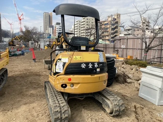 90% новая Инженерная строительная техника CAT303CCR Землеройная