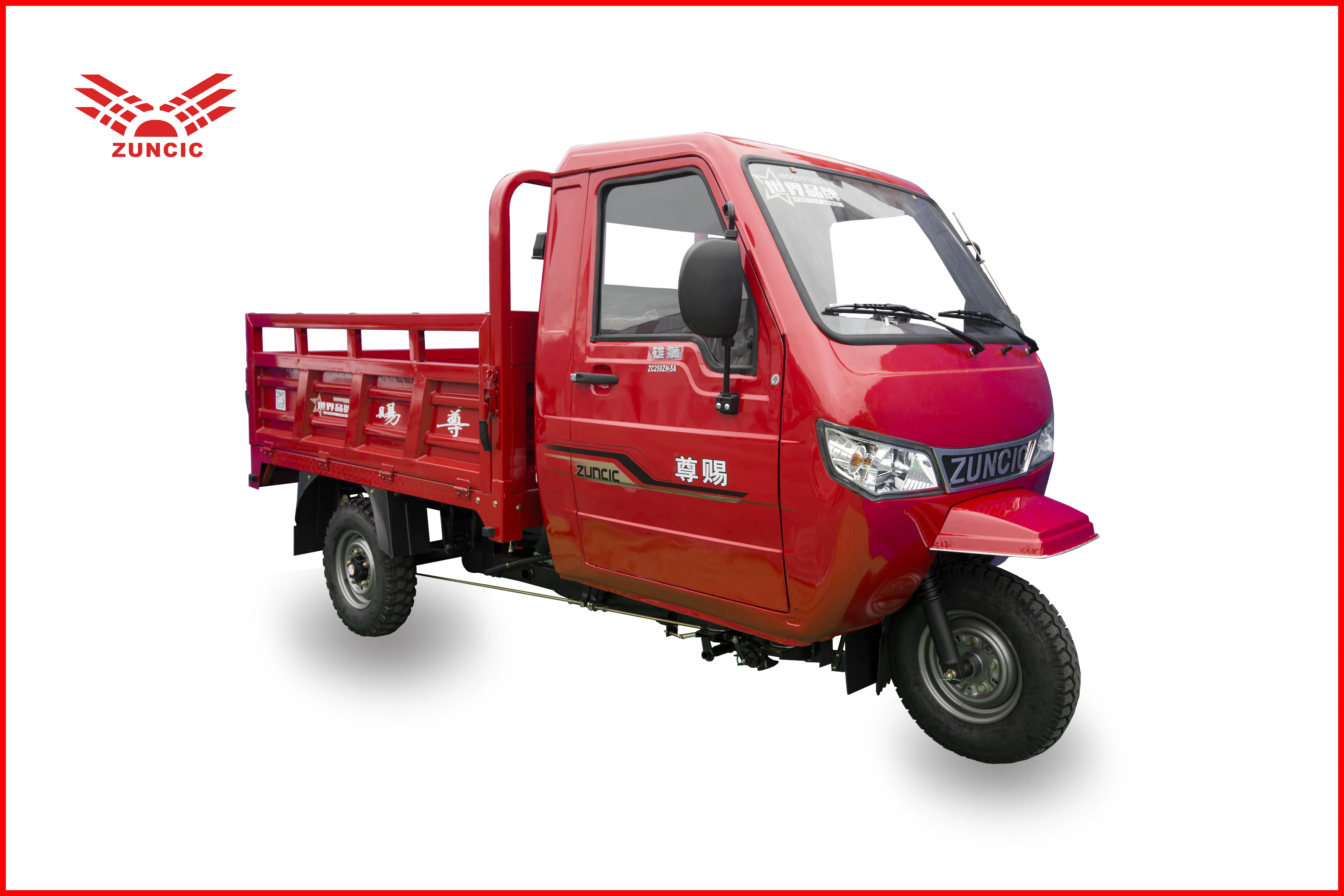 Моторизованный трехколесный грузовой мотоцикл с закрытой кабиной для взрослых