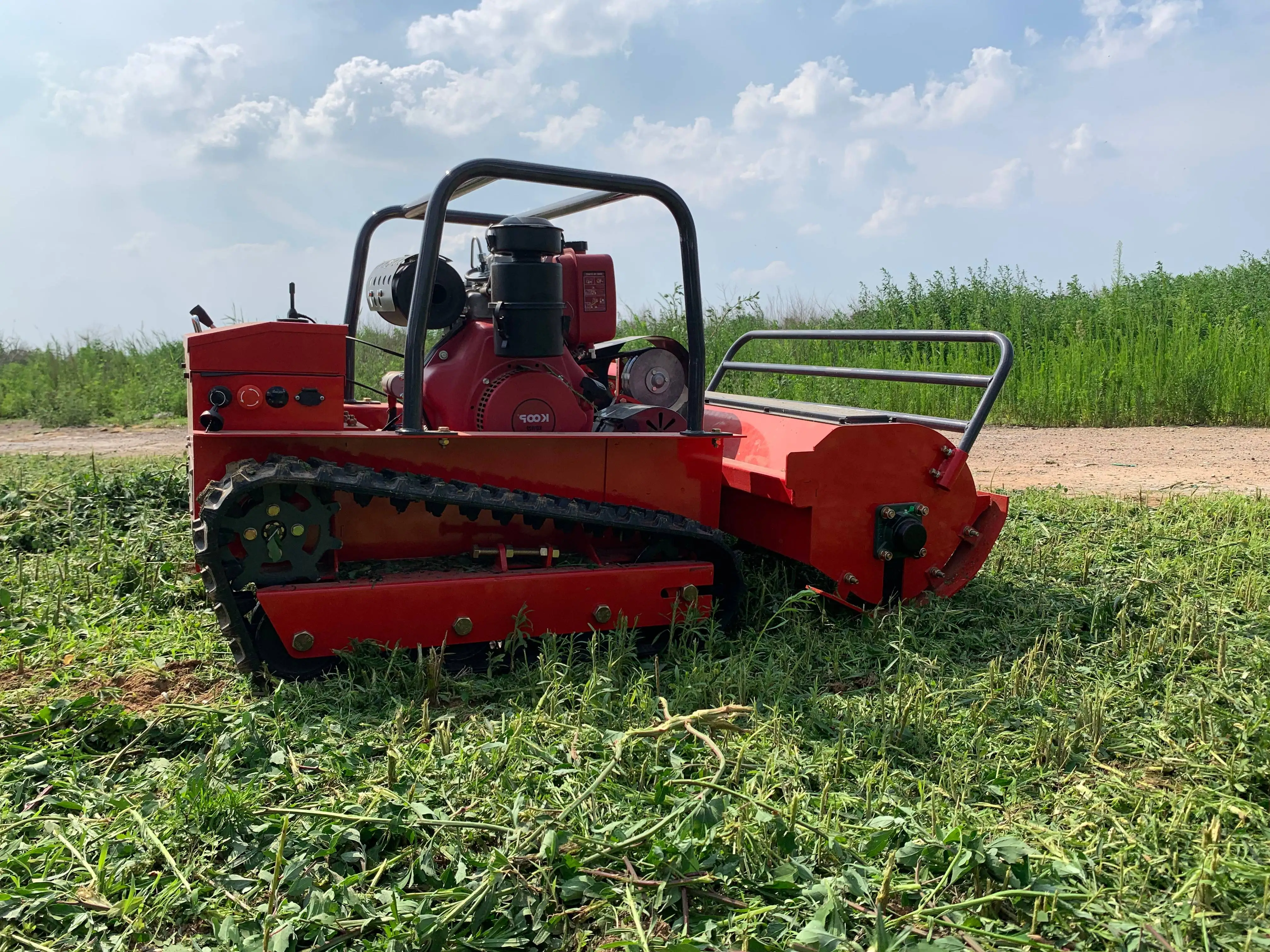 Controllable diesel robot lawnmower/crawler lawnmower/stubble height 2-20cm