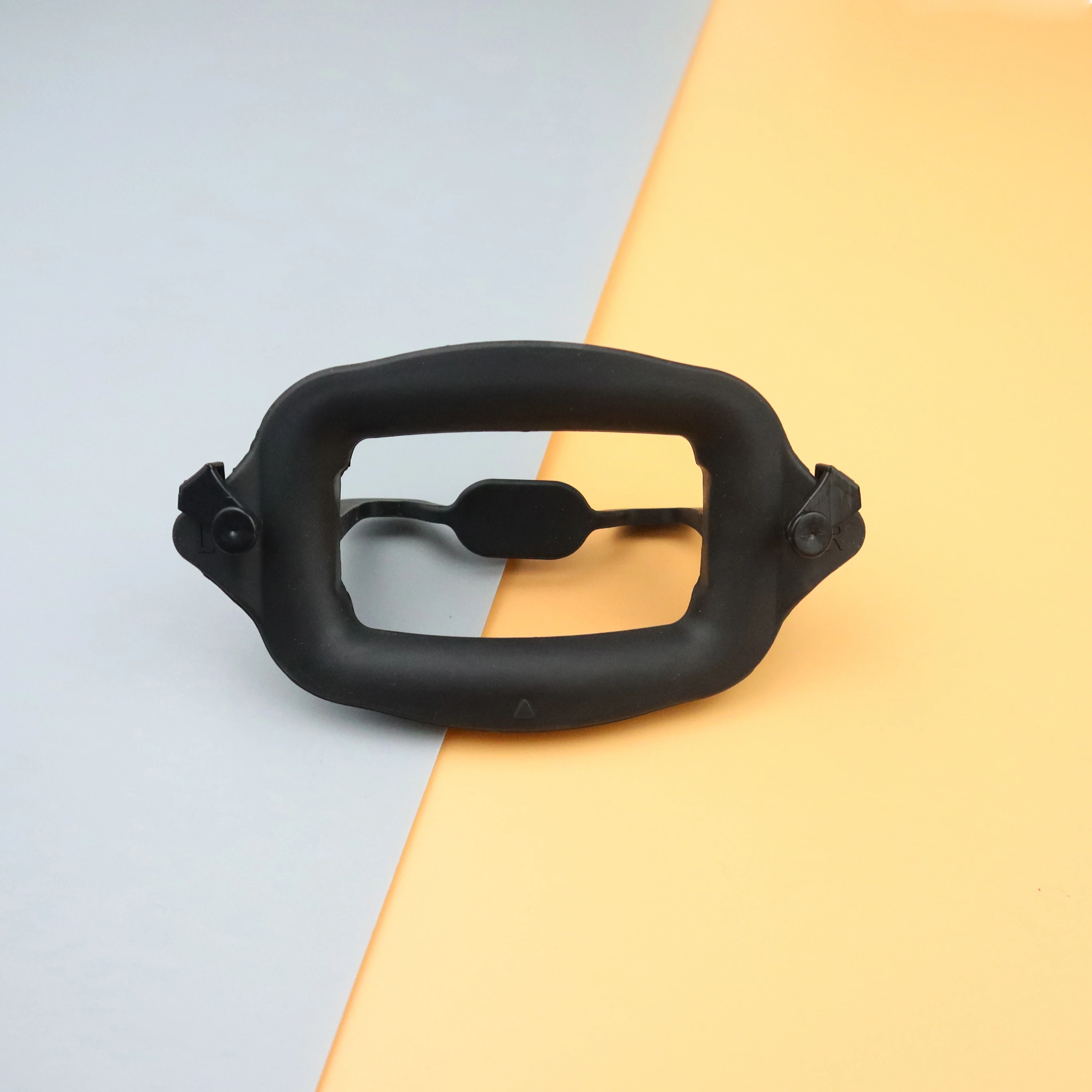 New arrival Silicone Cheek Retractor With Clips Large Dental Cheek Retractor Mouth Lip Opener