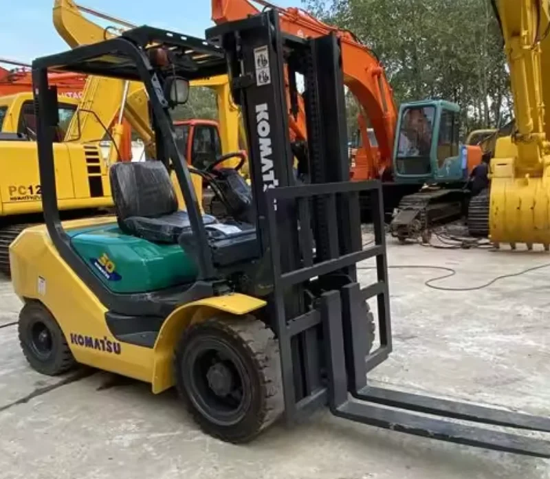 Подержанные вилочные погрузчики Komatsu FD30 по низкой цене 30/50 для продажи хорошей