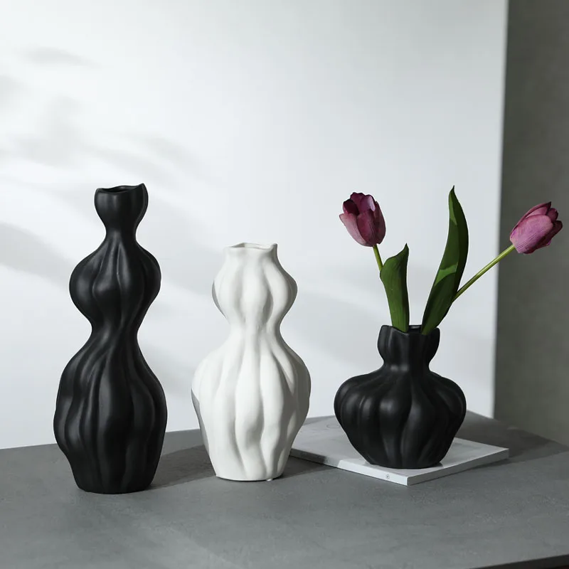 Nordic White Black Small Neck and Small Mouth Decorative Vases Tabletop Cabinet Decoration Flower Ceramic Vase