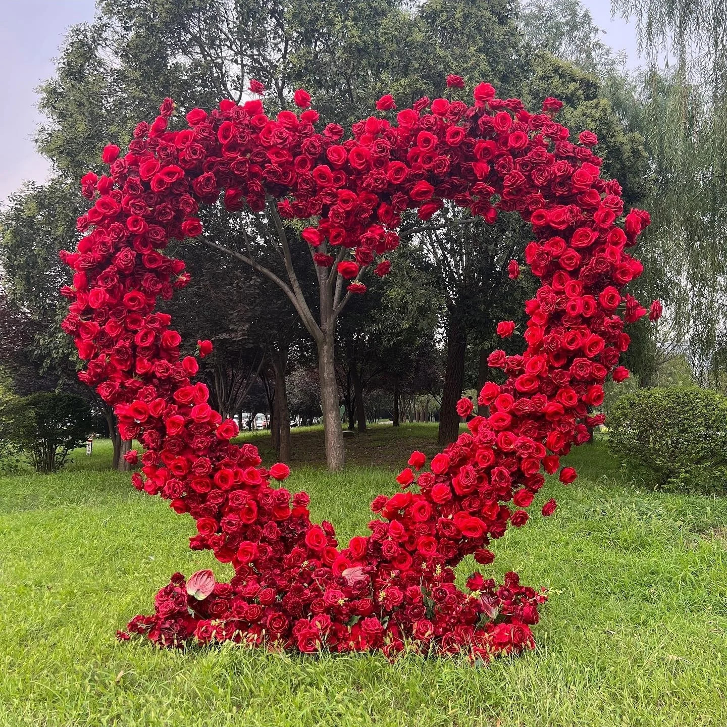 Double Walkeway Open Full Silk Only Metal 8ft Luxe love Lighting Frame Floral Red Rose Wedding Shaped Heart Arch with Flowers
