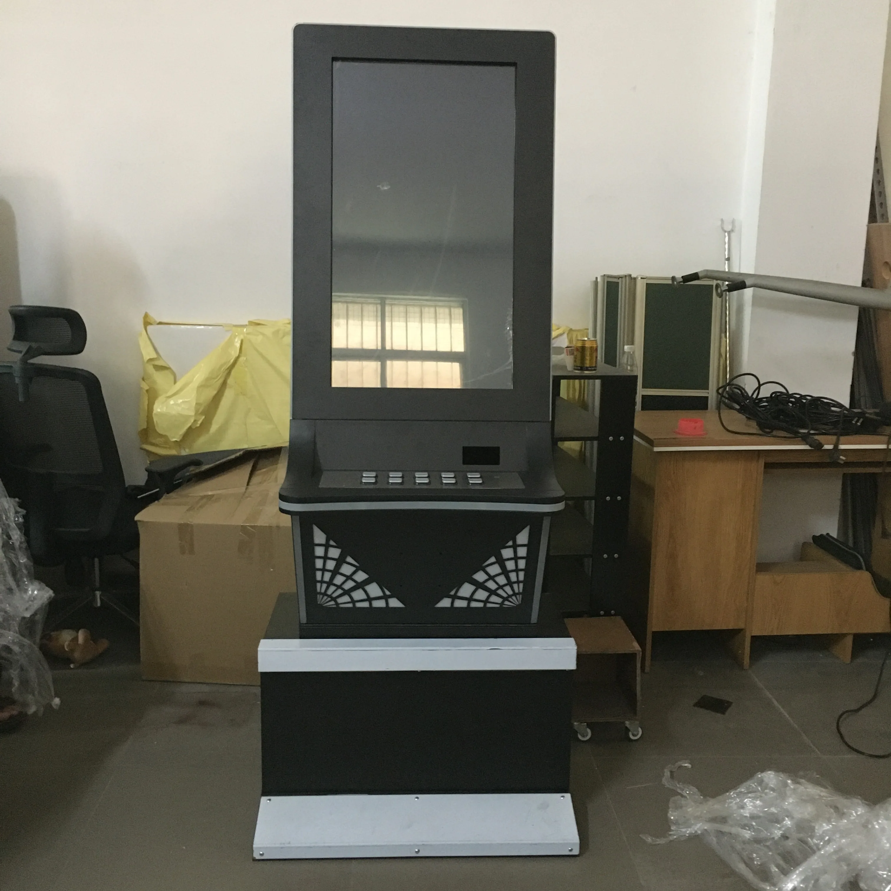 The Standard Entertainment Touch Monitor Skill Game Arcade Game Machine Cabinet