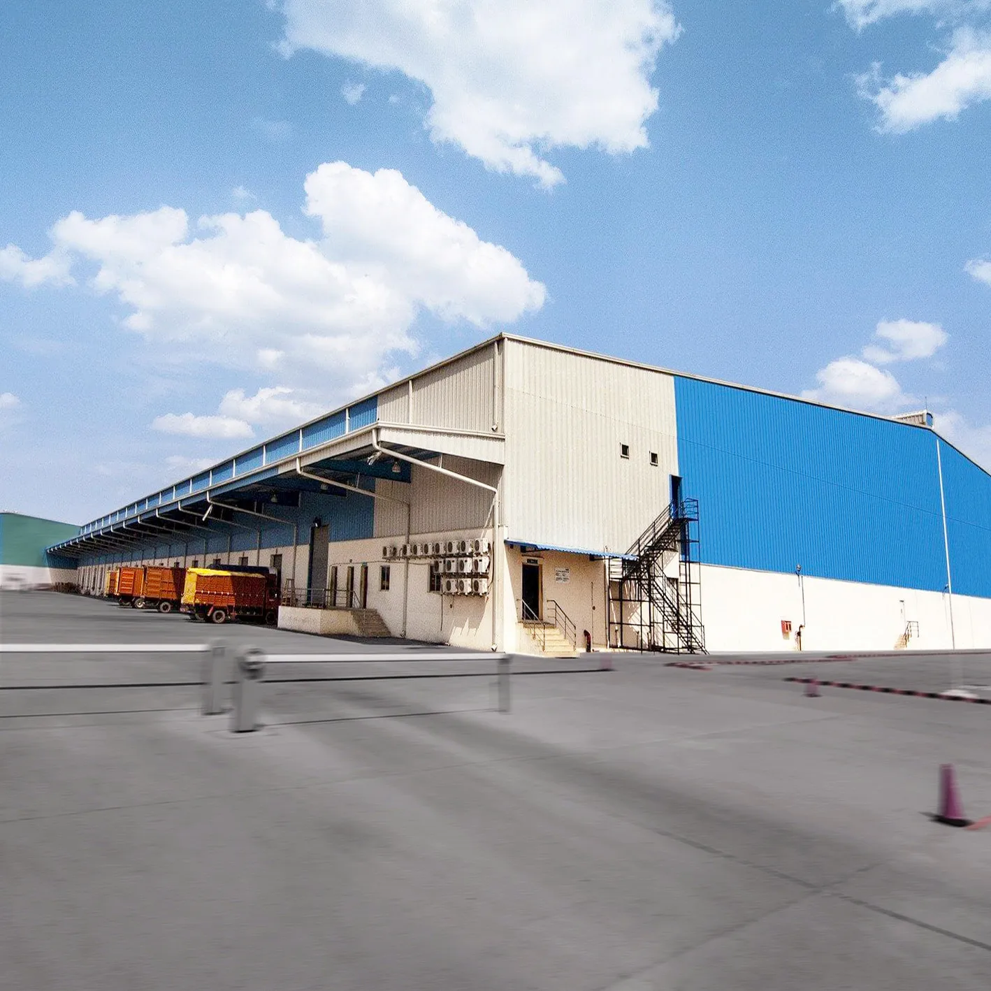 Промышленная легкая стальная складская мастерская портальная рама стальные конструкции Сварочная резка доступная продажа