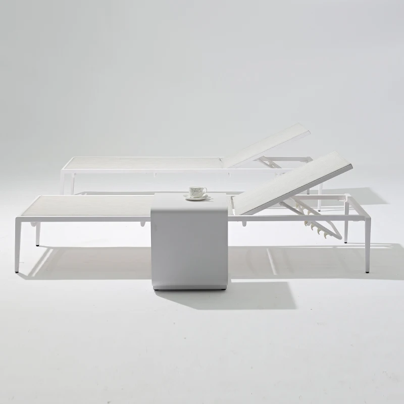 
One-stop Service Lightweight Metal Beach Lounge Set With Table 